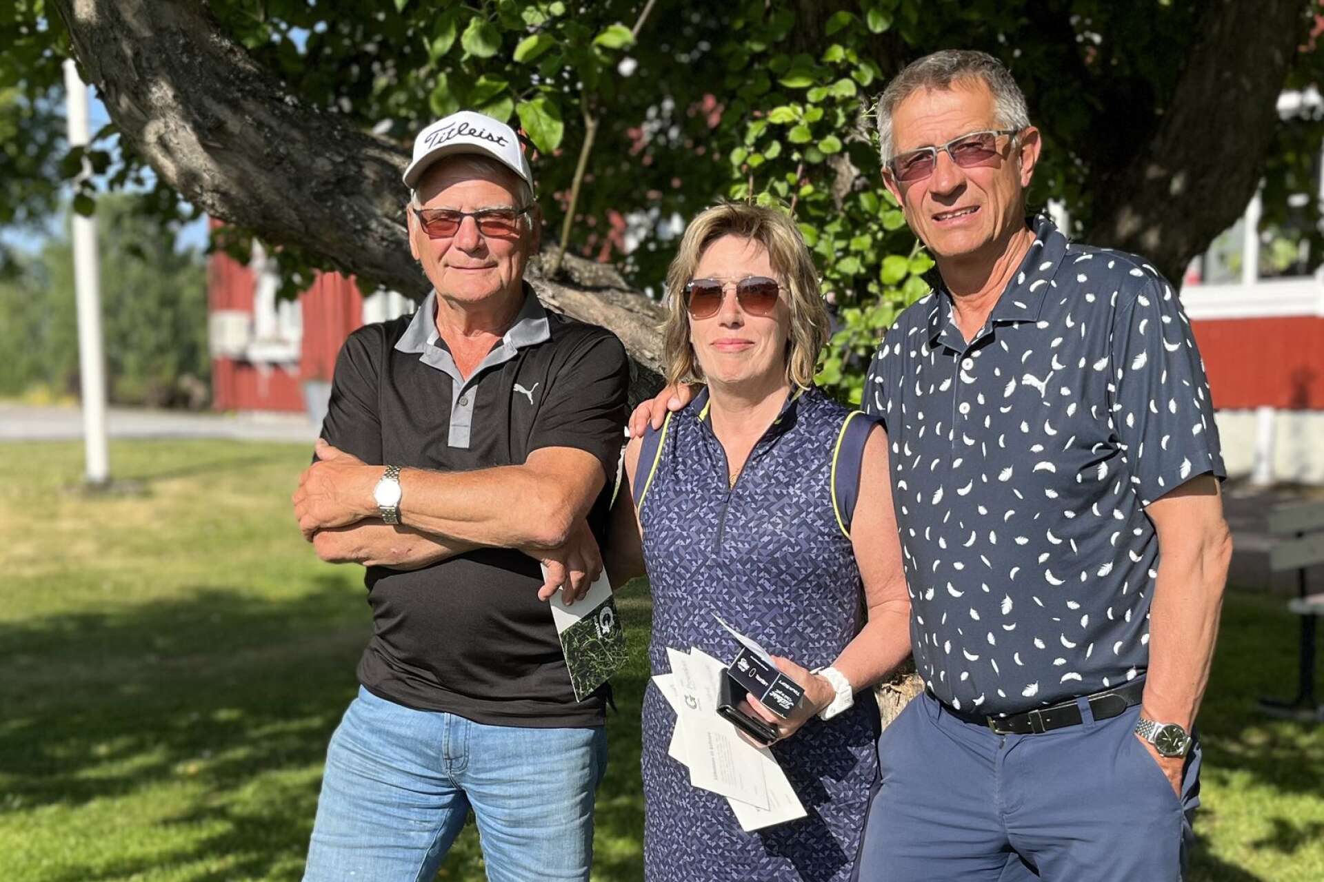 Tre glada segrare i den 16:e upplagan av Flaggolfen: Lars Dalman, Kicki Larsson och Tarmo Kokko