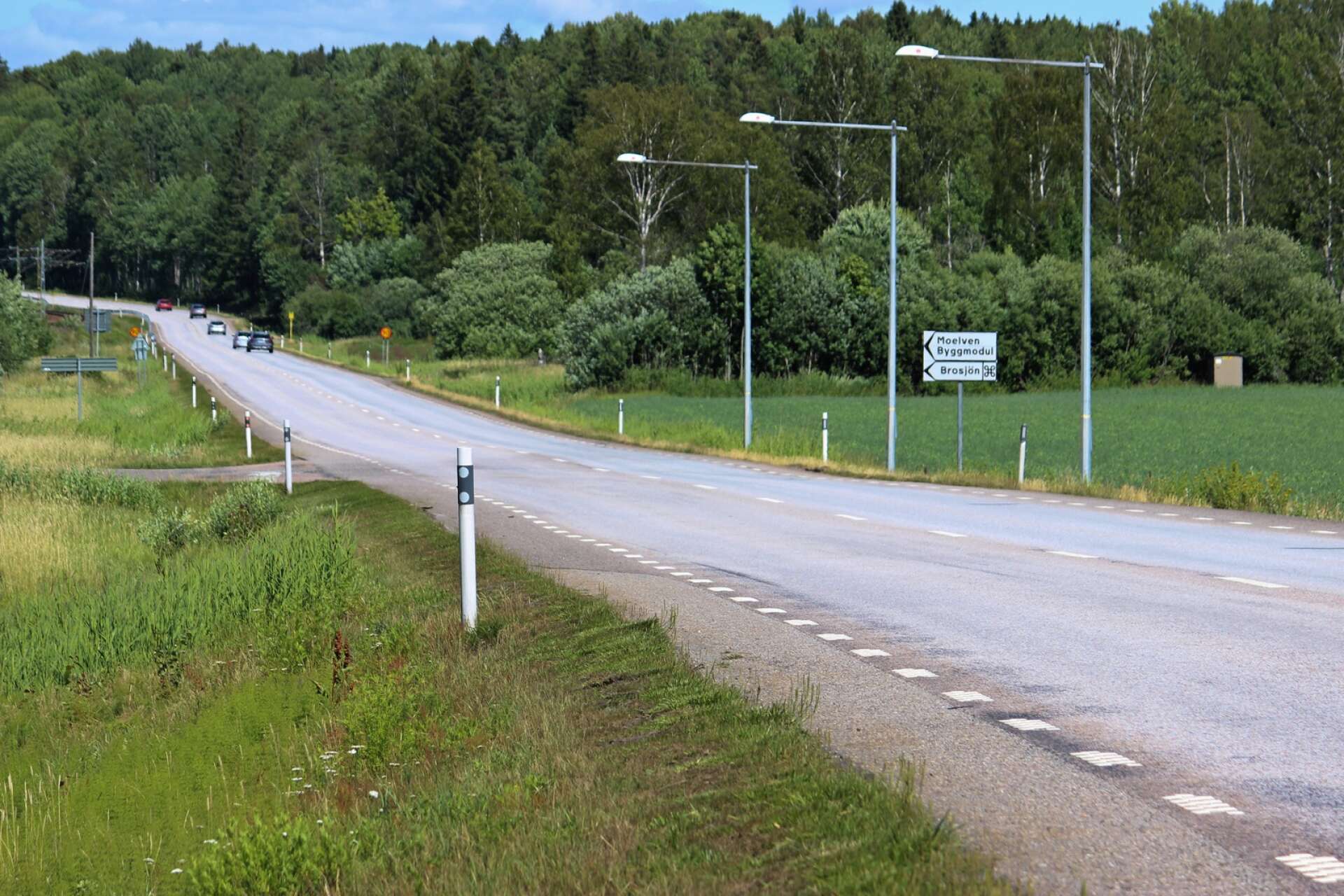 Anställda på Moelven i Värmlandsbro är trötta på att göra den farliga vänstersvängen vid den norra infarten.