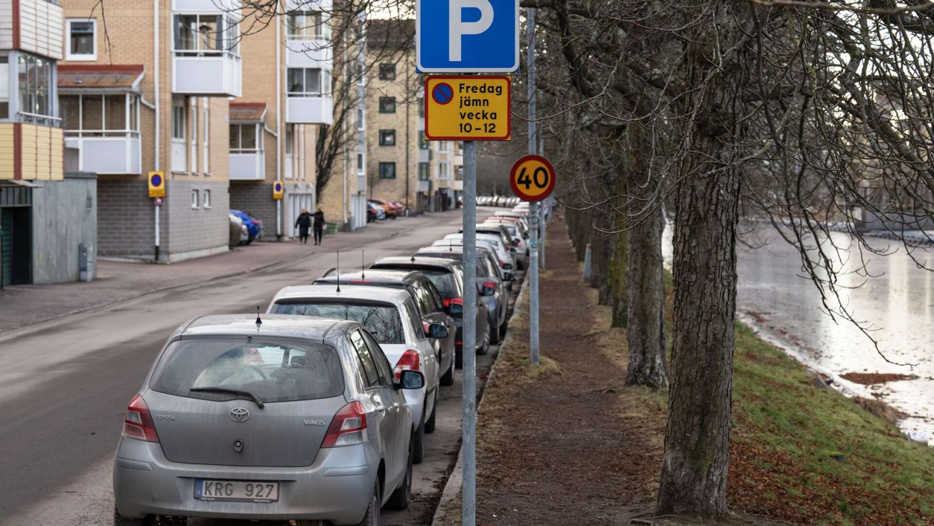 Längs Strandvägen på Herrhagen brukar raden av gratisparkerande bilar ringa lång. Från de närmaste p-rutorna är det 750 meter till Stora torget.