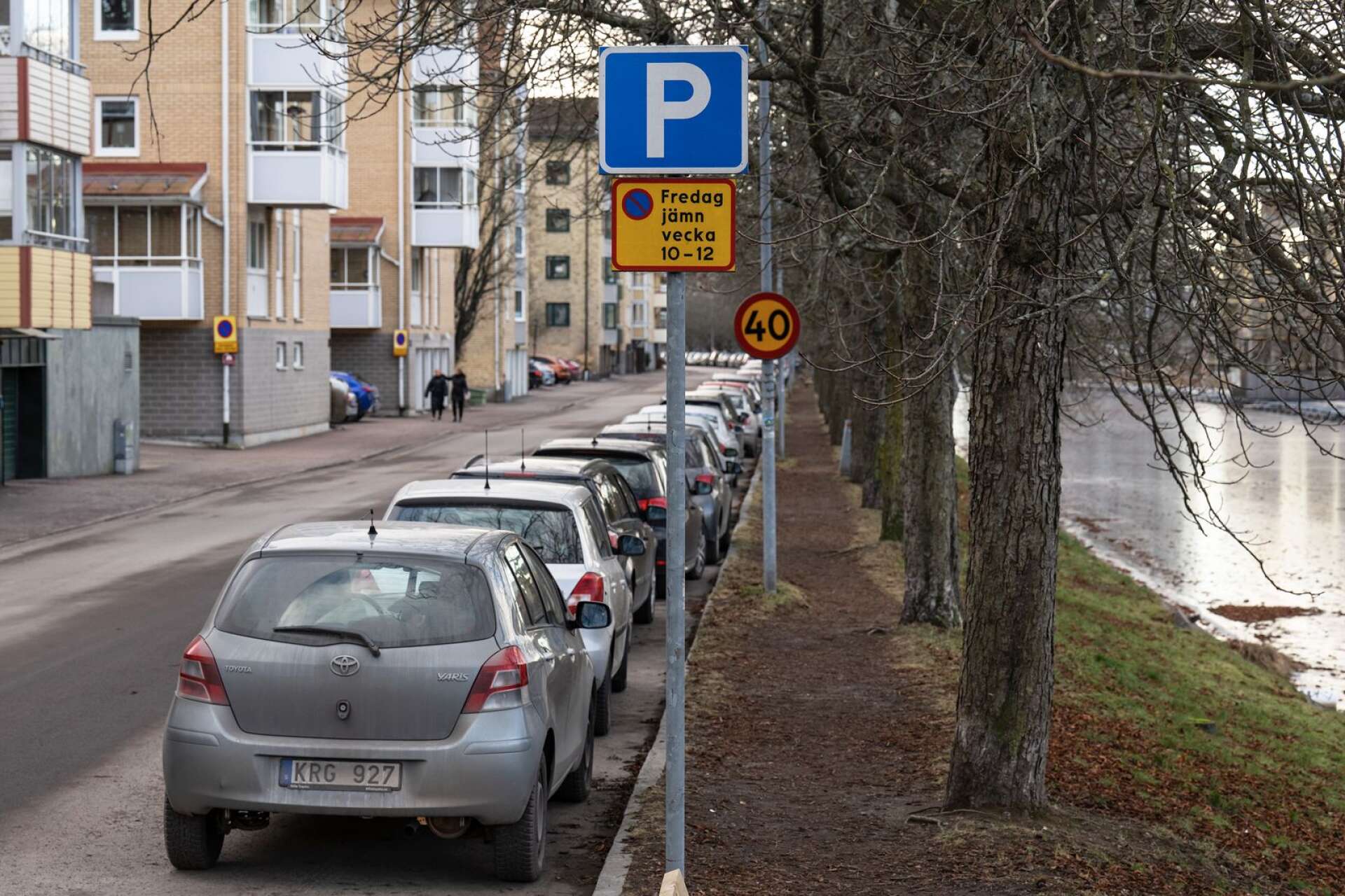 Längs Strandvägen på Herrhagen brukar raden av gratisparkerande bilar ringa lång. Från de närmaste p-rutorna är det 750 meter till Stora torget.