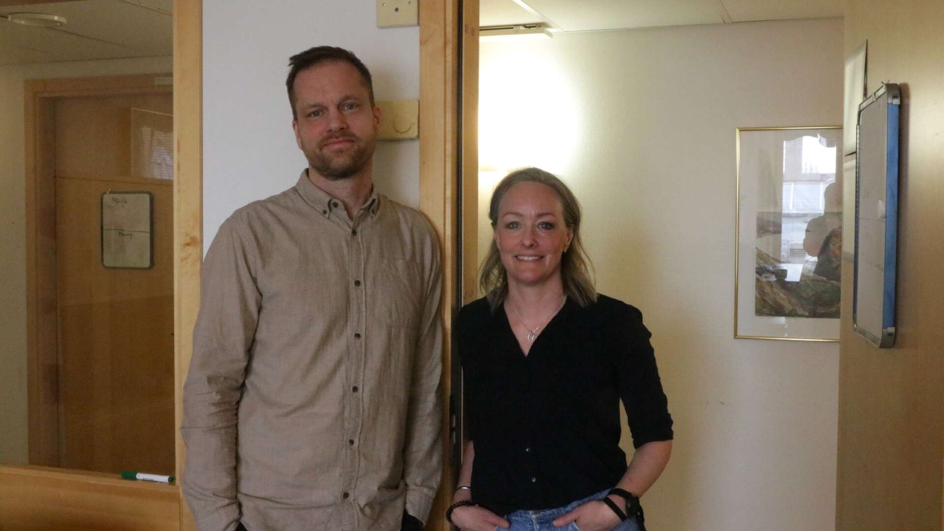Jimmy Hedlund och Jenny Salomonsson arbetar som socialsekreterare på enheten för barn och unga. 
