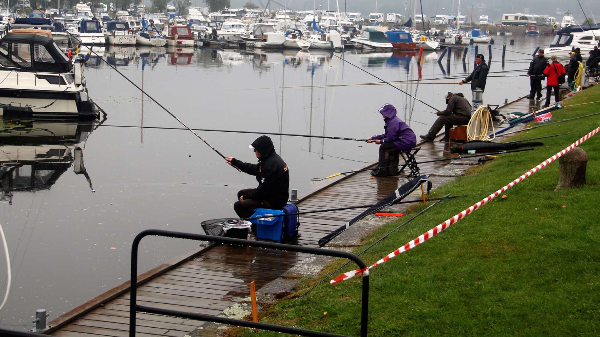 Många har som tradition att vara med på Fiskehälja och trots att det inte blir någon officell tävling i år är det några av deltagarna som ändå drar ihop en mindre tävling.
