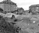 Vid mitten av 1990-talet förändrades Stortorget. Kiosken revs och parkeringsytan togs bort, men bankhuset såg ut ungefär som i dag. Banken hette fortfarande Wermlandsbanken.