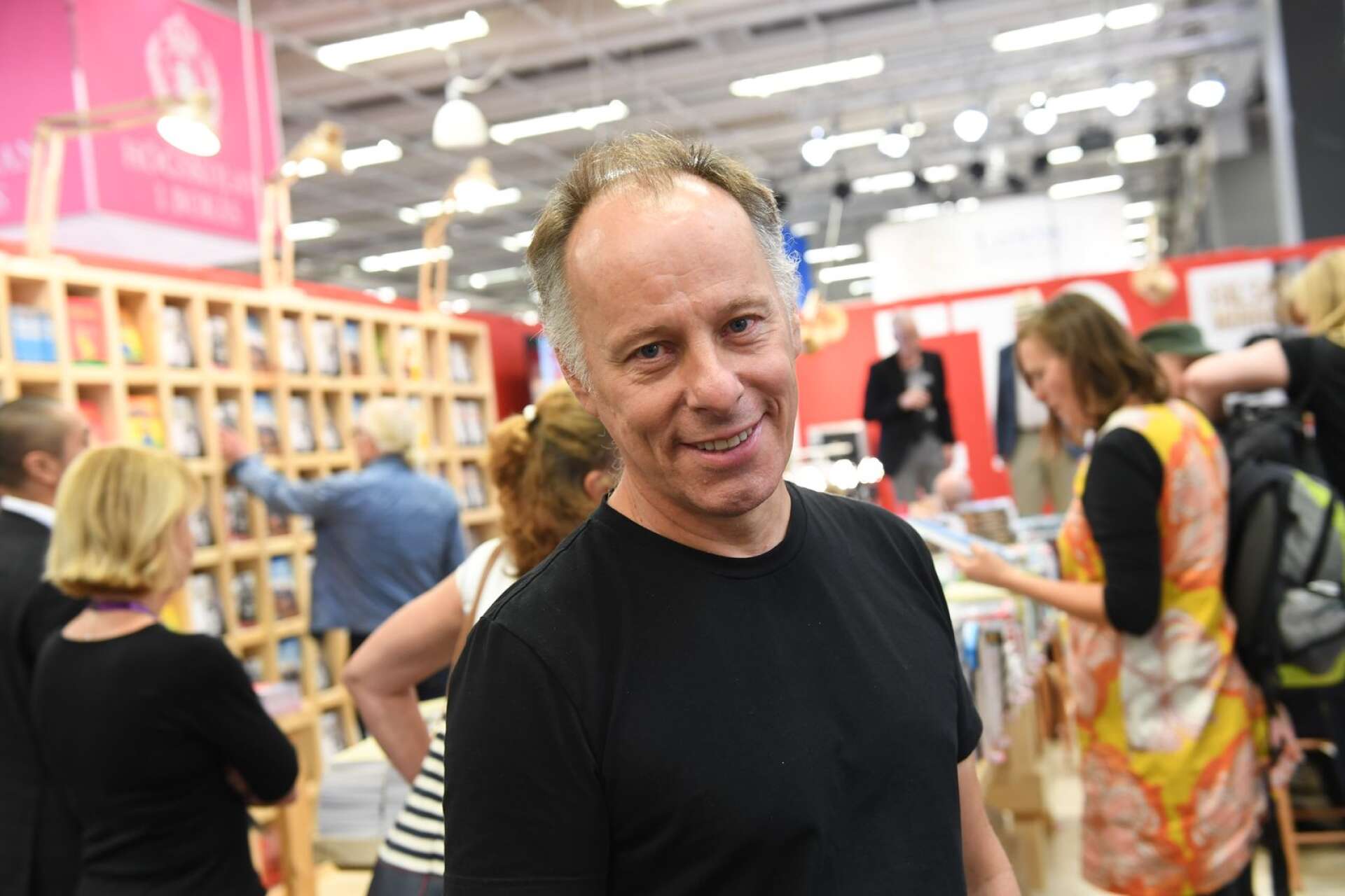 Författaren Johan Ehrenberg gästar Karlstads bokcafé.