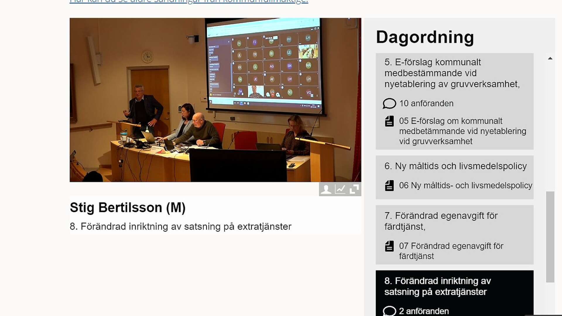 Stig Bertilsson (M) i talarstolen. Skärmdump från senaste kommunfullmäktigemötet.