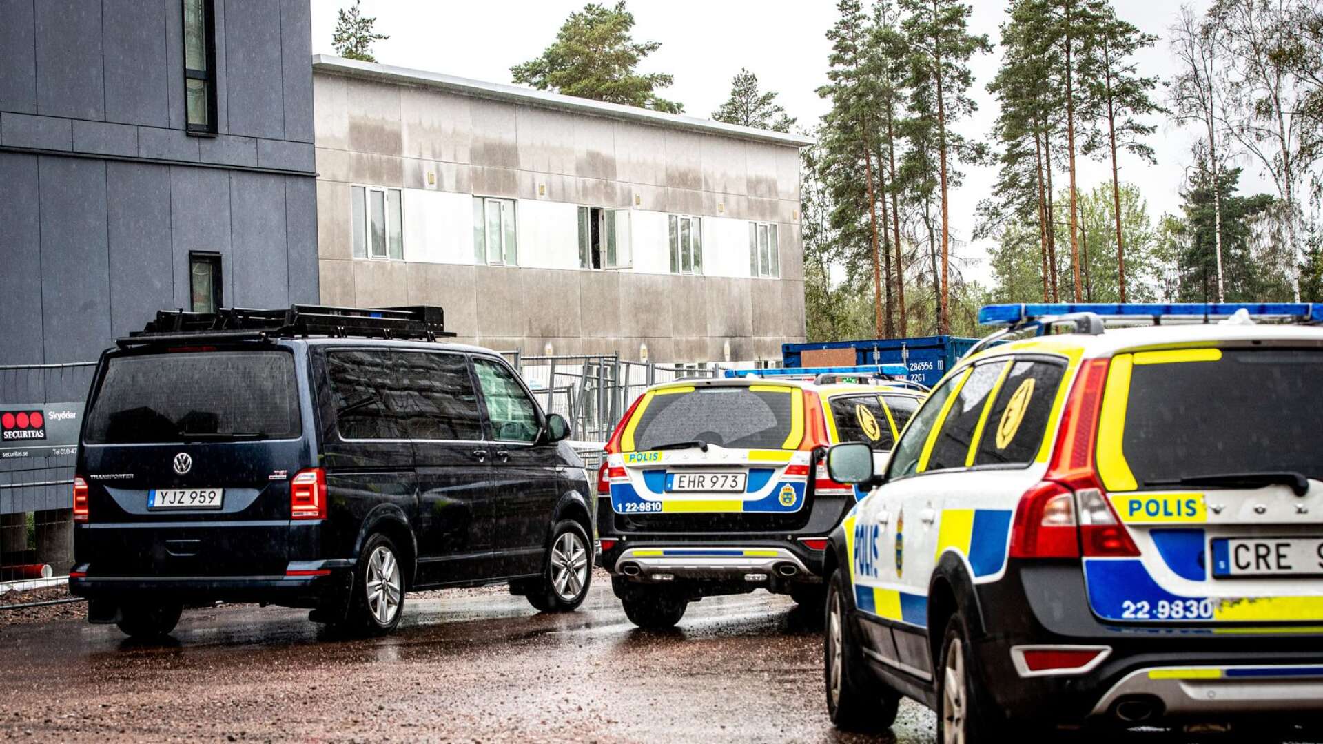 Männen döms för att ha rånat ett sovande par på Campus i Karlstad.