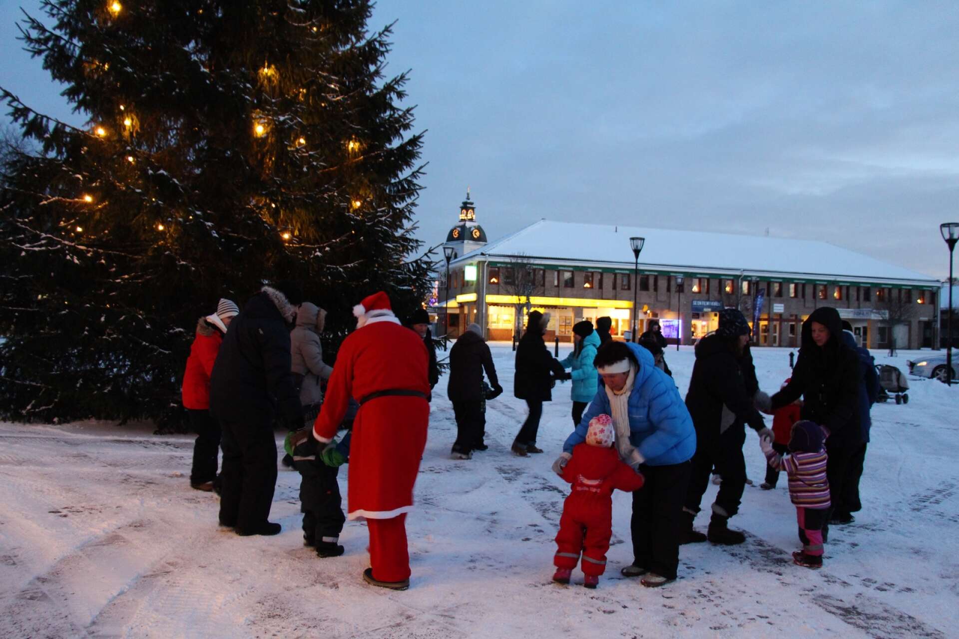 På söndag, den 12 januari, har det blivit dags att dansa ut julen på Stora torget.
