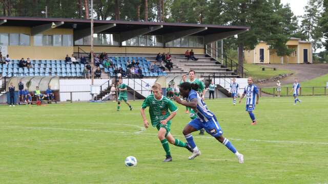 Austyn Zyricq Brinkley, här i matchen mot Högsäters GF, gjorde ett av målen när IFK Åmål vann borta mot tabelljumbon Färgelanda IF med 4–2. Arkivbild. 