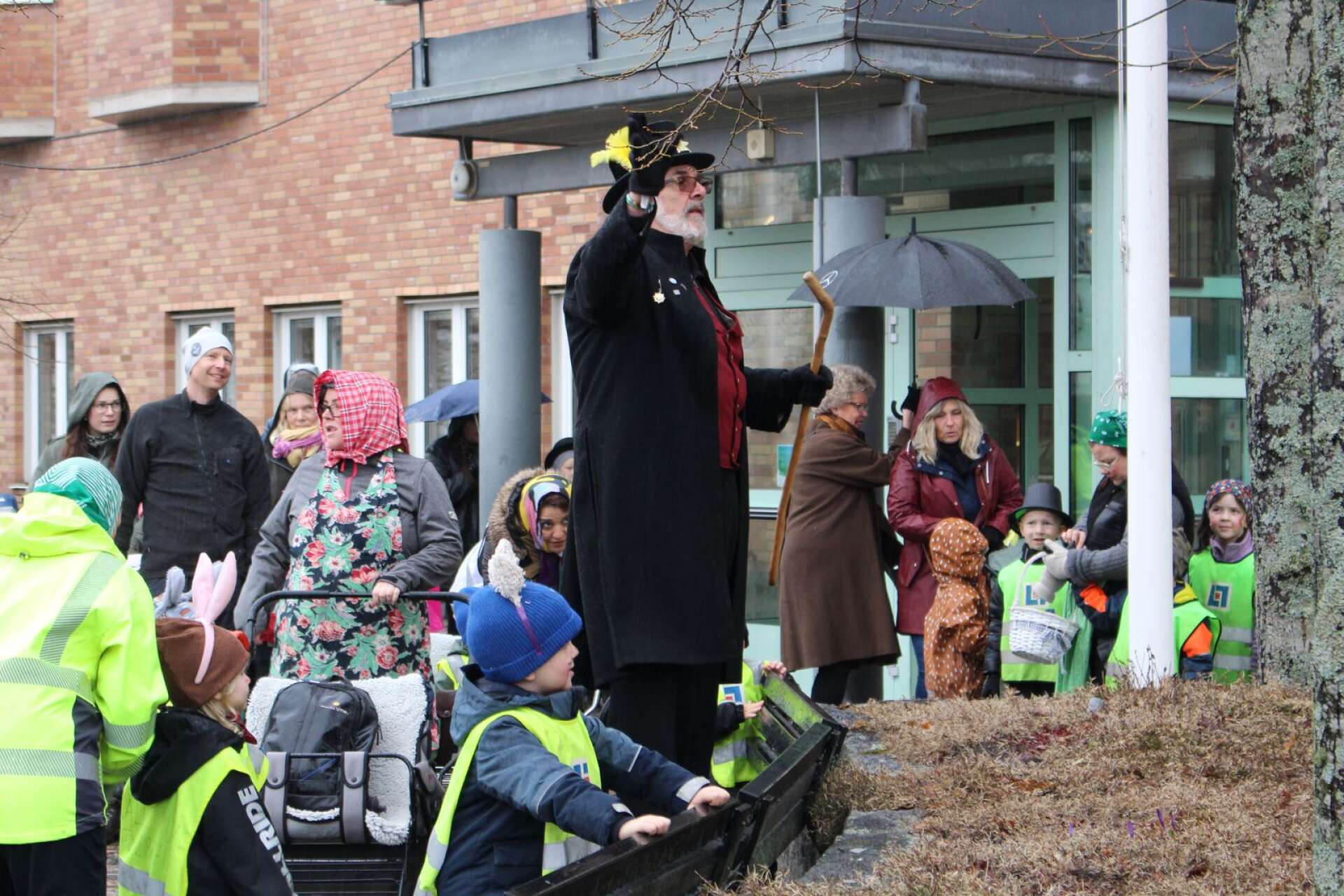 Påskgubben Hans Karlsson ledde paraden.