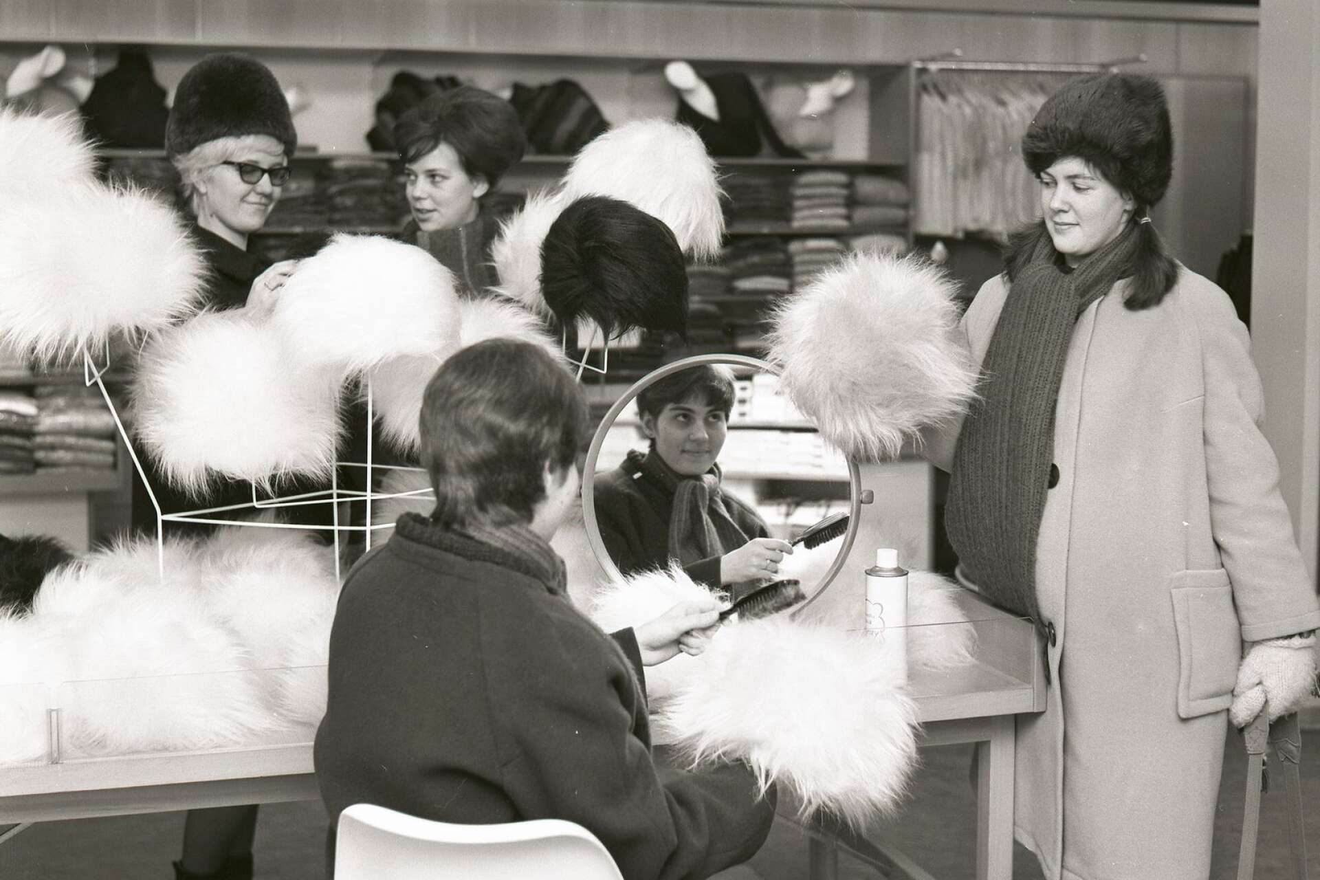 Nylonmössor på huvudet anno 1963.
