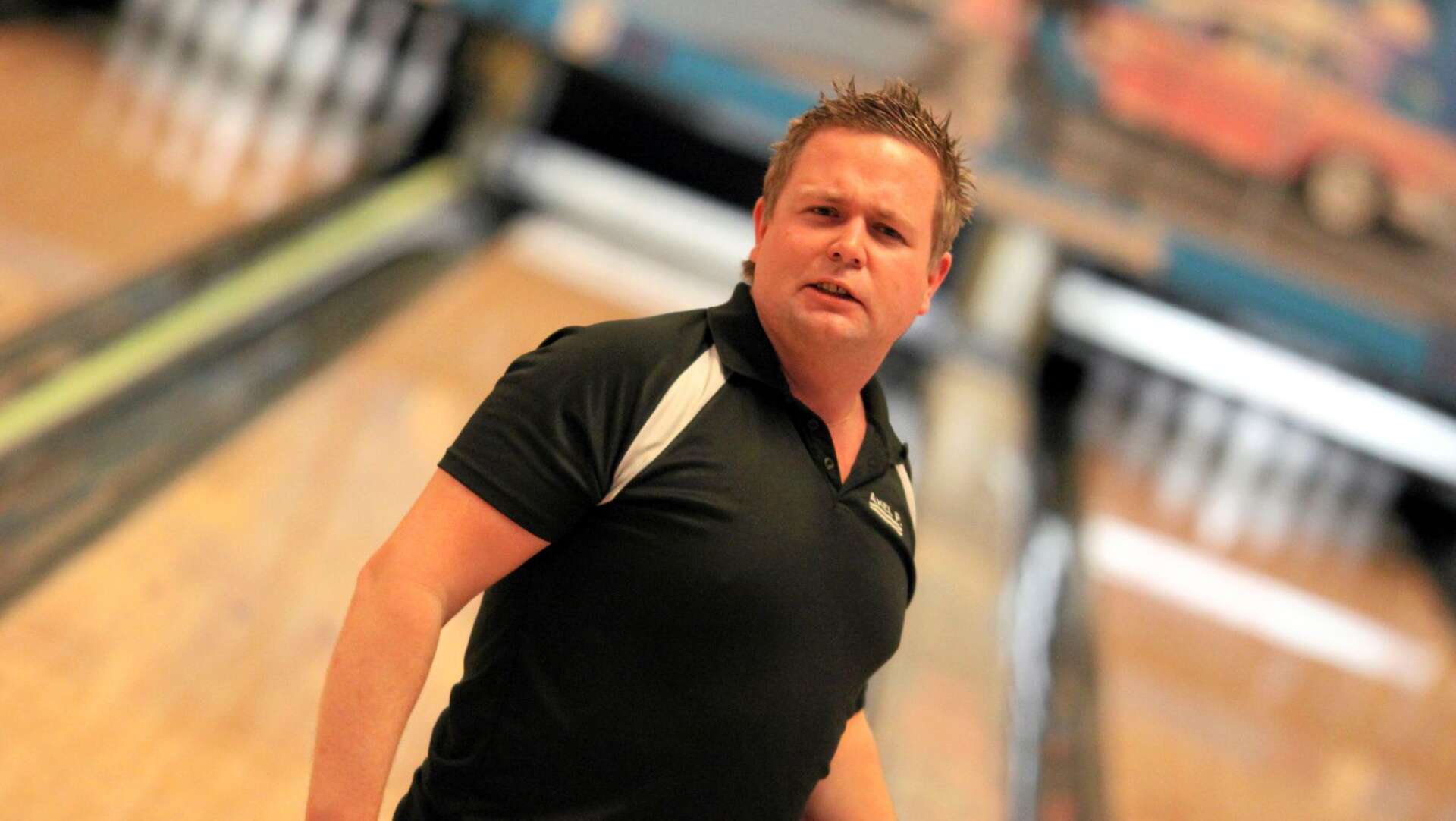 Simon Östberg, ledare för Edsbowlarna och även chef och delägare i Eds bowlinghall.