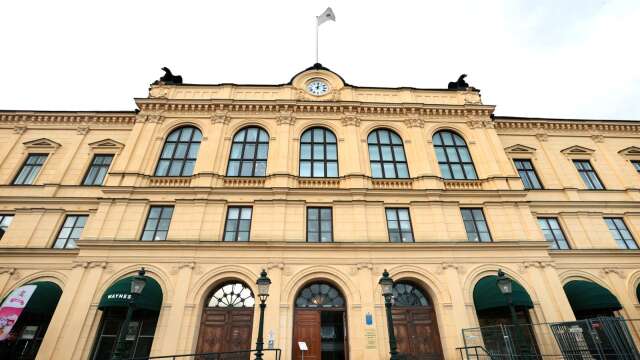 En man åtalas av Värmlands tingsrätt misstänkt för flera fall av misshandel.