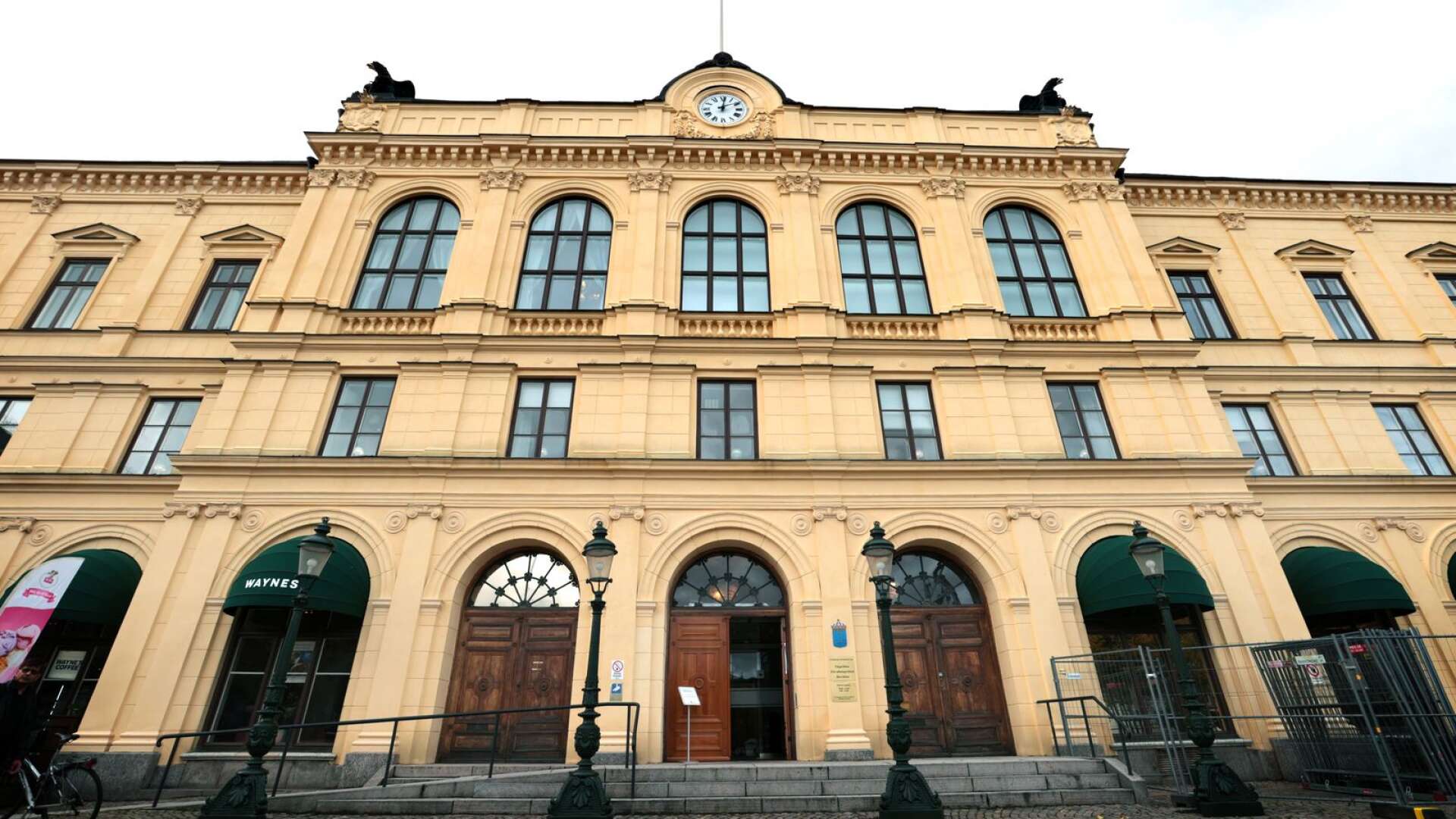 På fredagen dömdes mannen vid Värmlands tingsrätt. Han döms till fängelse efter att ha misshandlat och våldtagit en kvinna.