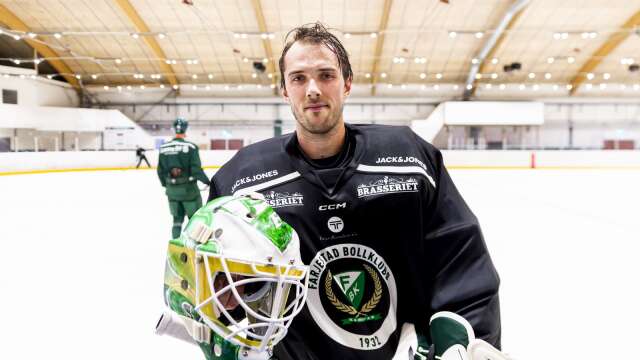 Äntligen är den framme, den gröna, vita och guldiga masken som Max Lagacé kommer bära i Färjestad i vinter.