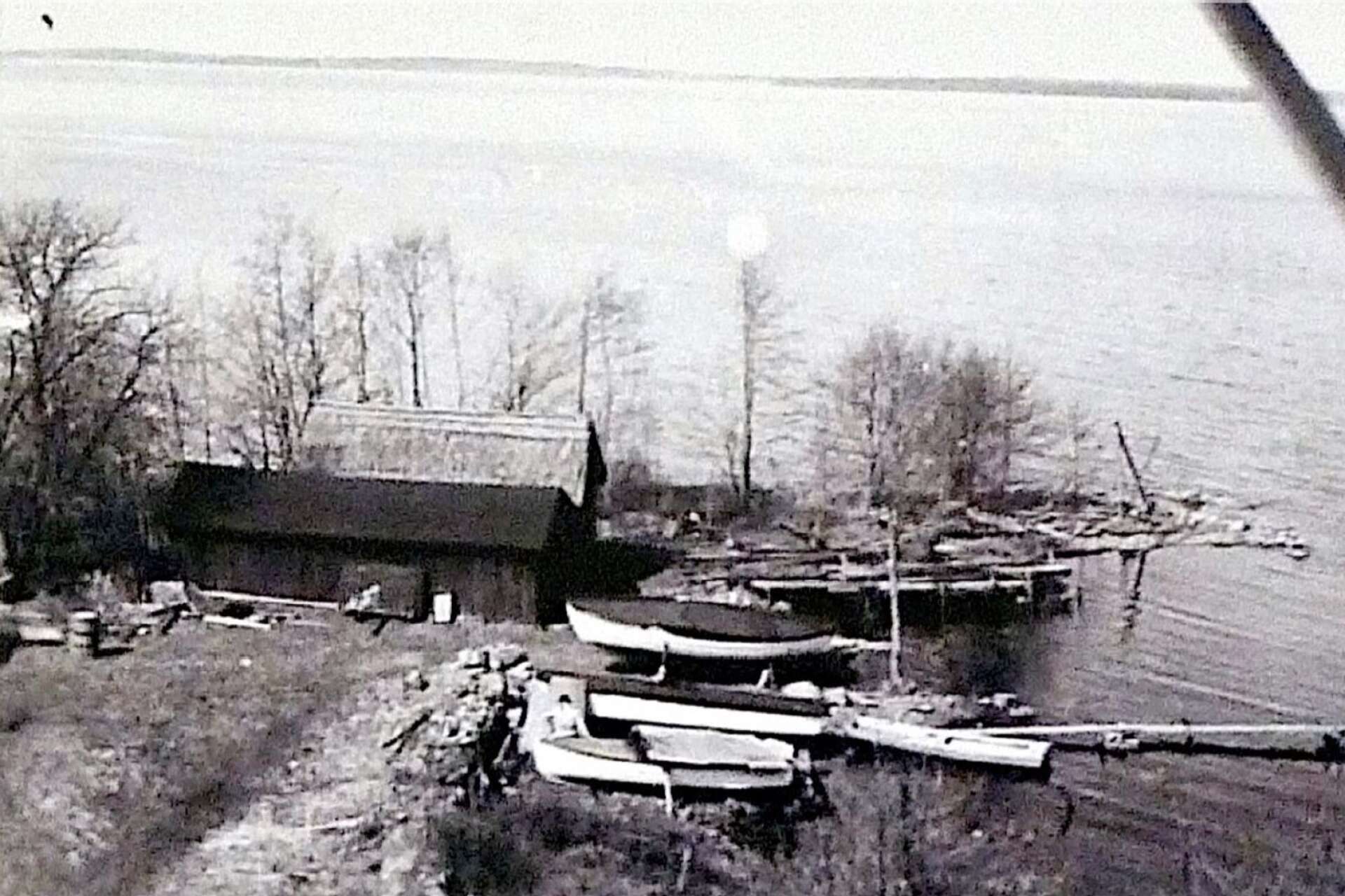 Bilden visar hur hamnen i Nolhagen en gång såg ut. Detta vill Mariestads fyrsällskap återskapa.
