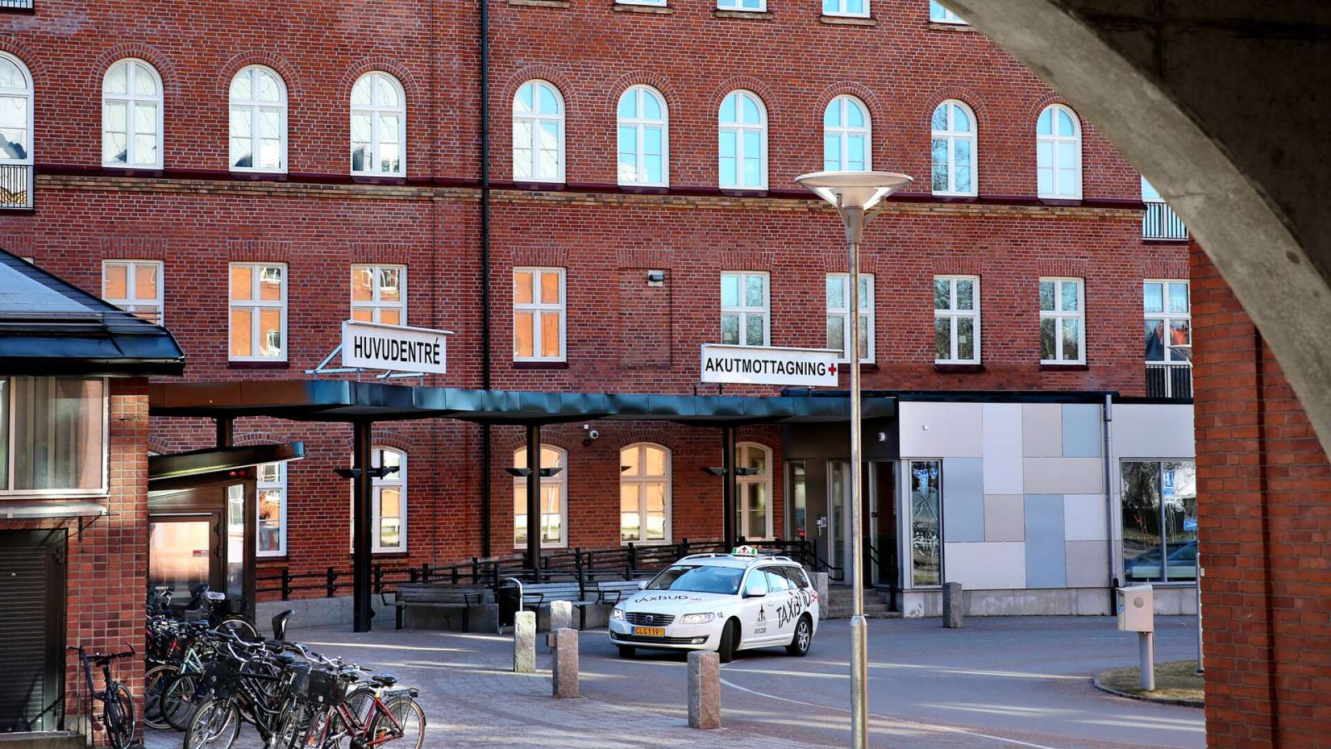 Akutmottagningen i Lidköping upphandlade sjuksköterskor utanför gällande ramavtal. Konkurrensverket väljer nu att lägga ned ärendet trots att de inte avgjort om Skas handlade lagligt eller inte.