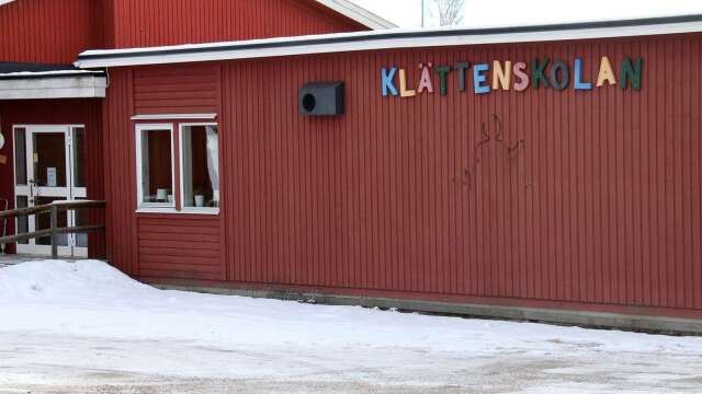 Det såg dystert ut för Klättenskolani Stöpafors, men politikerna i Sunne kunde inte enas under måndagskvällen. Nu återstår att se om skolan överlever nästa vända.