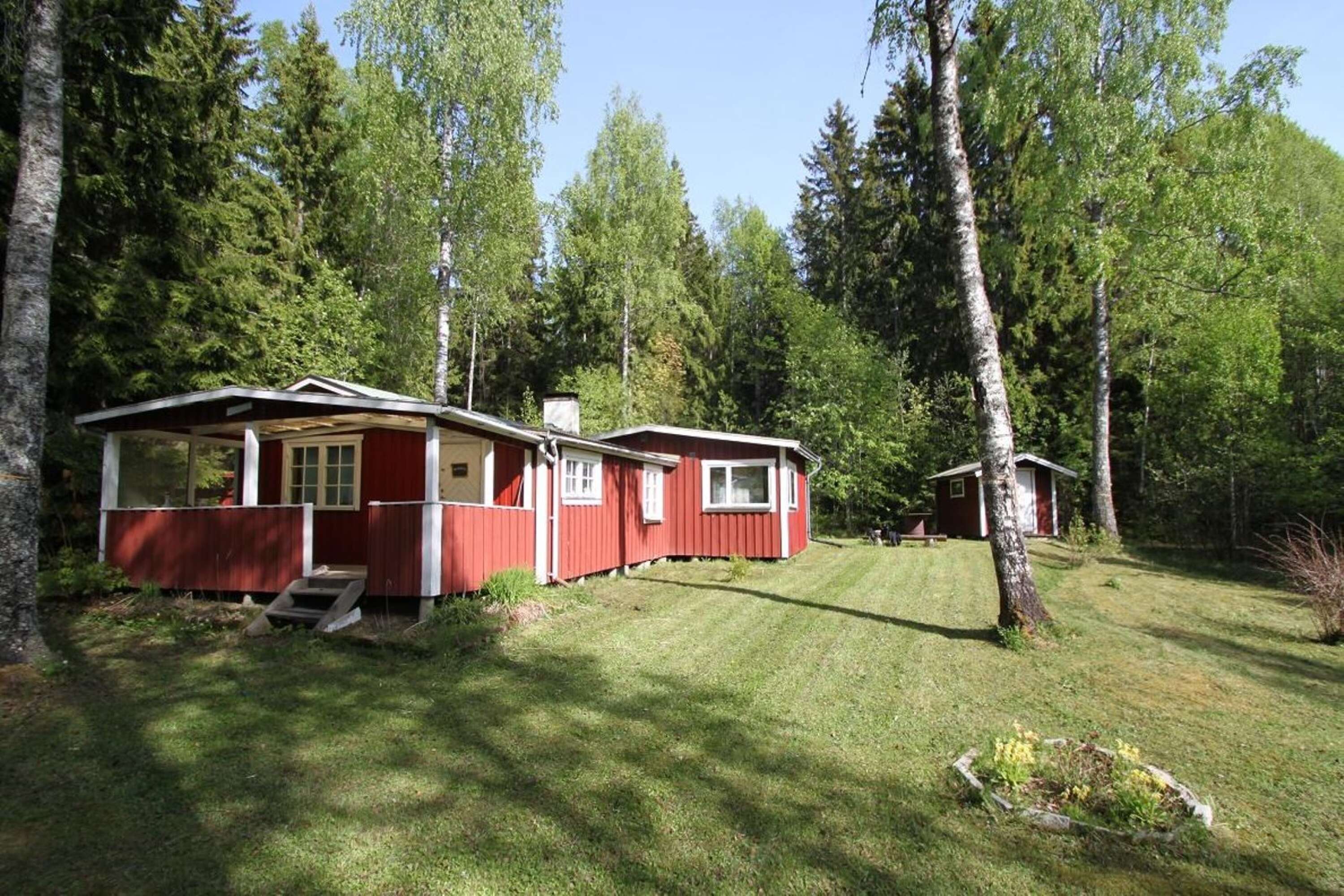 Den billigaste sommarstugan i Värmland just nu ligger i Snaversrud. Mäklaren beskriver objektet som en skogsoas för naturmänniskor.