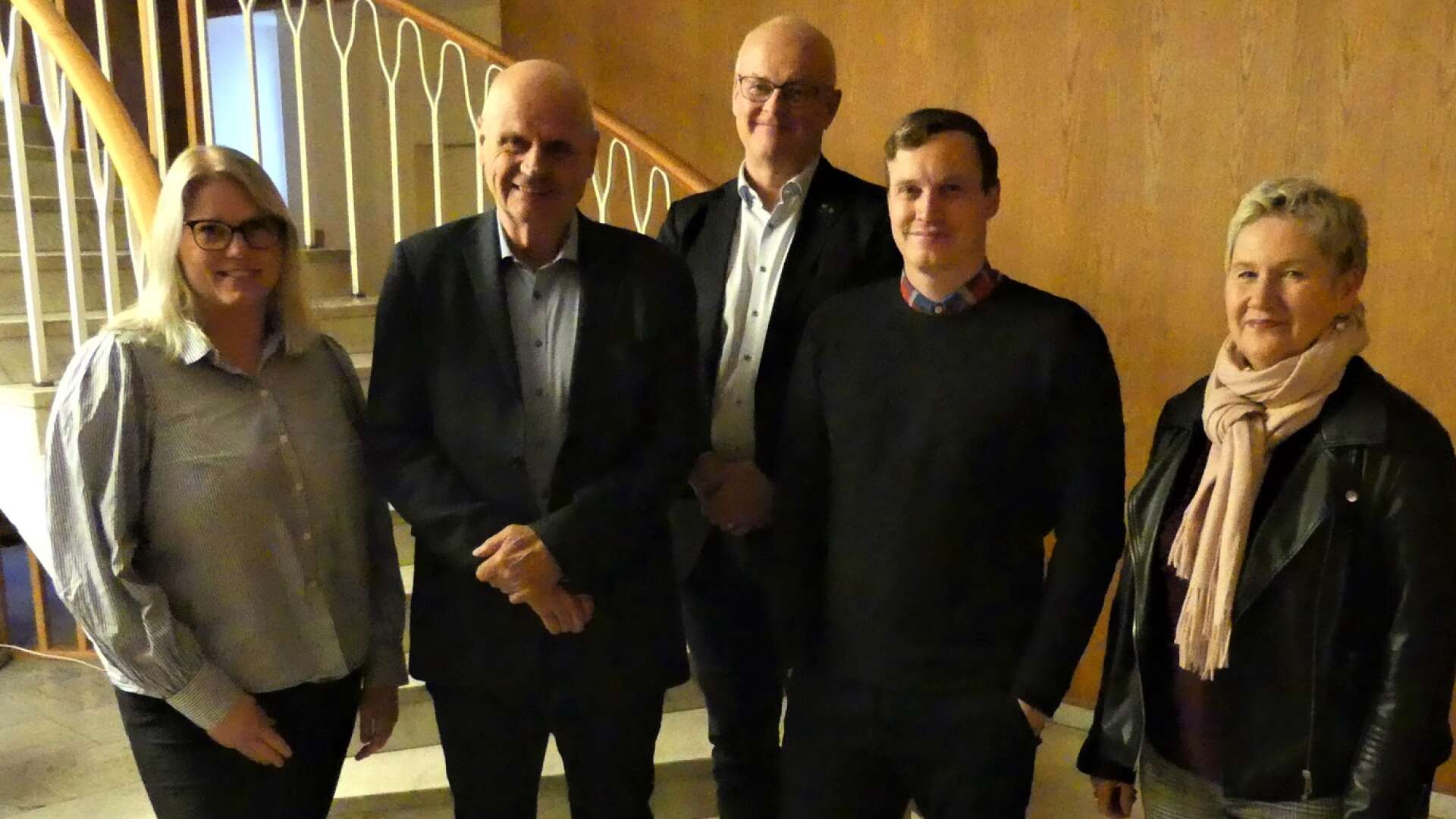 Efter valet 2022 utgörs den politiska majoriteten i Säffle av fem partier. Från vänster Malin Valerius (Kd), Ola Johansson (M), Dag Rogne C), Henrik Ahlgren (MP) och  Katrine Schönning (L)