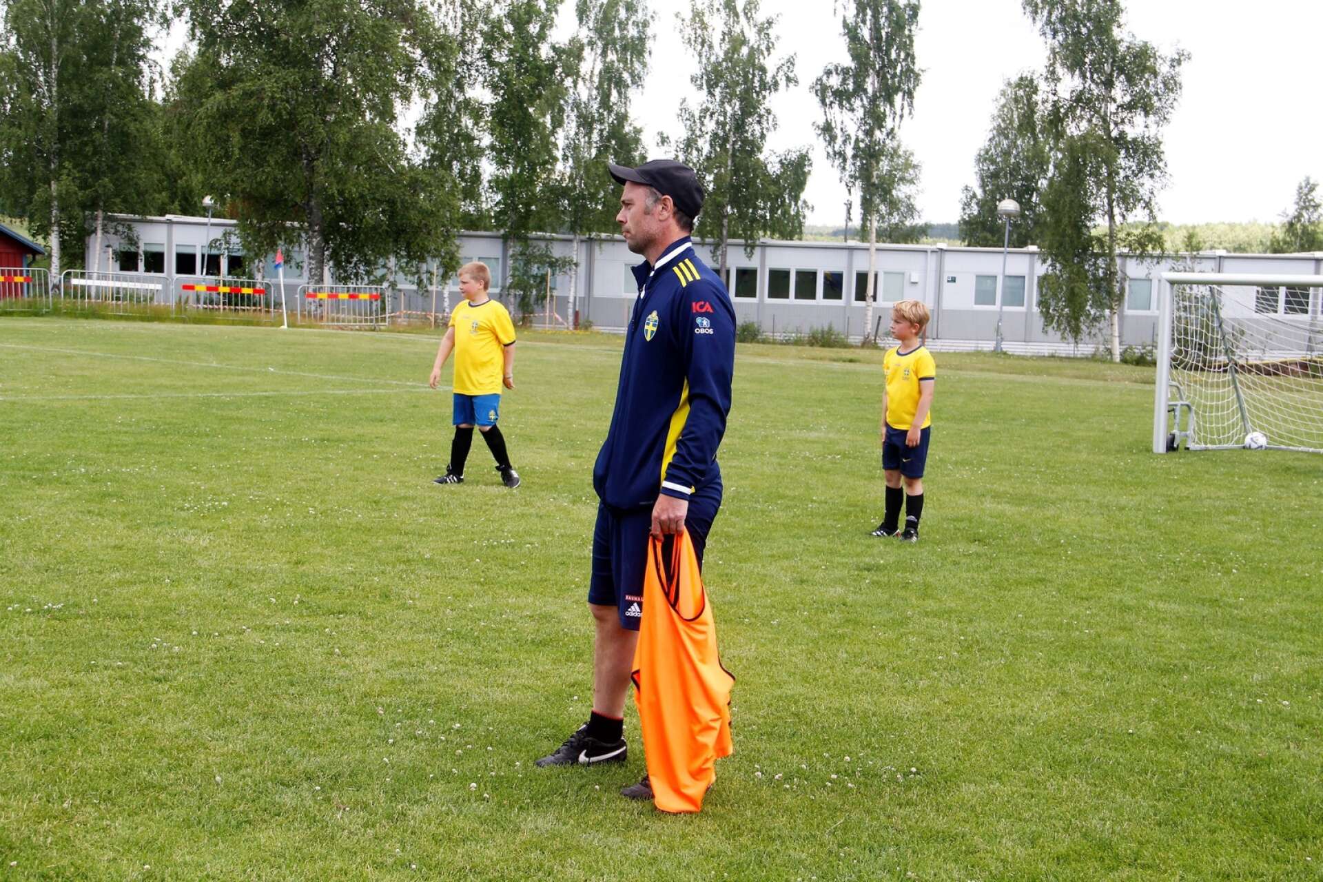 Krister Englund var en av ledarna för den yngre gruppen och samordnare för årets fotbollsskola i Tösse.