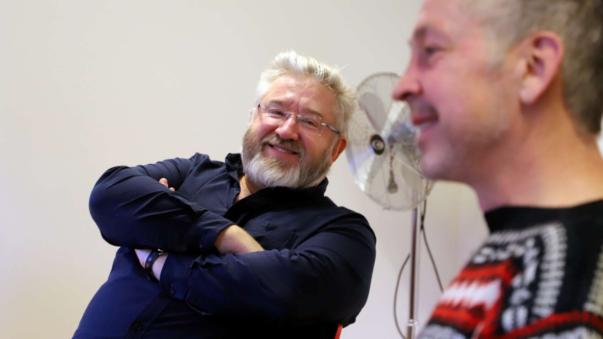Wermland operas nya chef Kjell Englund och riksdagsledamoten Lars Mejern Larsson hade mycket att diskutera när de möttes på fredagsmorgonen.