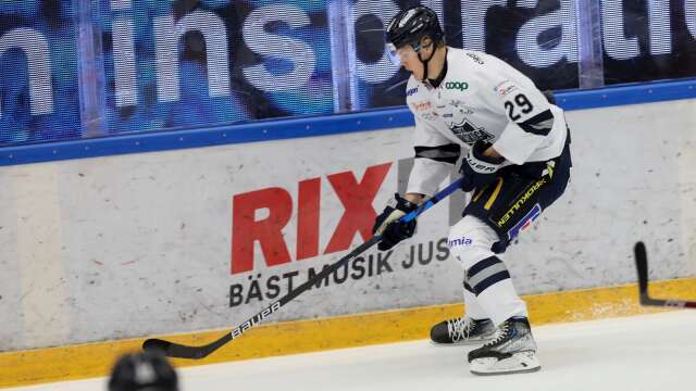 Albin Eriksson är tillbaka i truppen efter två matchers avstängning. 
