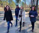 Vännerna Sara Alfredsson, Mattias Julén, Jessica Svensson och hennes mamma Lillemor tog sällskap på promenaden.
