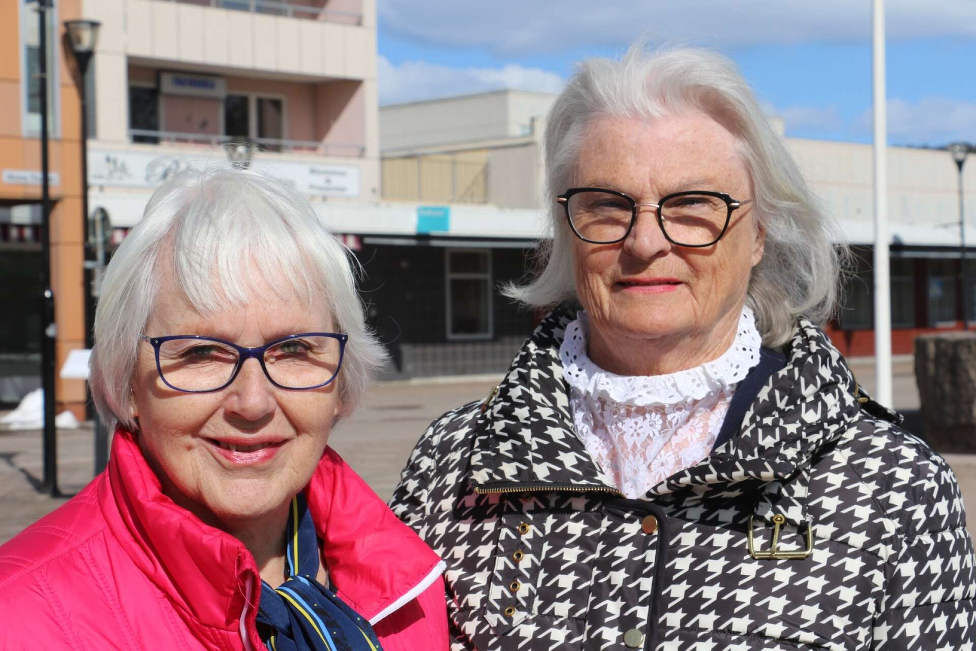 Filipstads lottakår kommer bland annat att sälja korv med bröd, kaffe och dricka. Inger Edling Rööhs är ledamot och Elisabeth Juhlin är kårchef. 