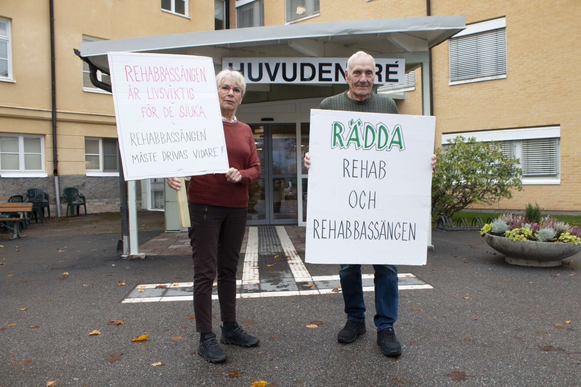 MayLis och Sven Rune Svensson från Bäckefors är med och ockuperar för rehabbassängen.