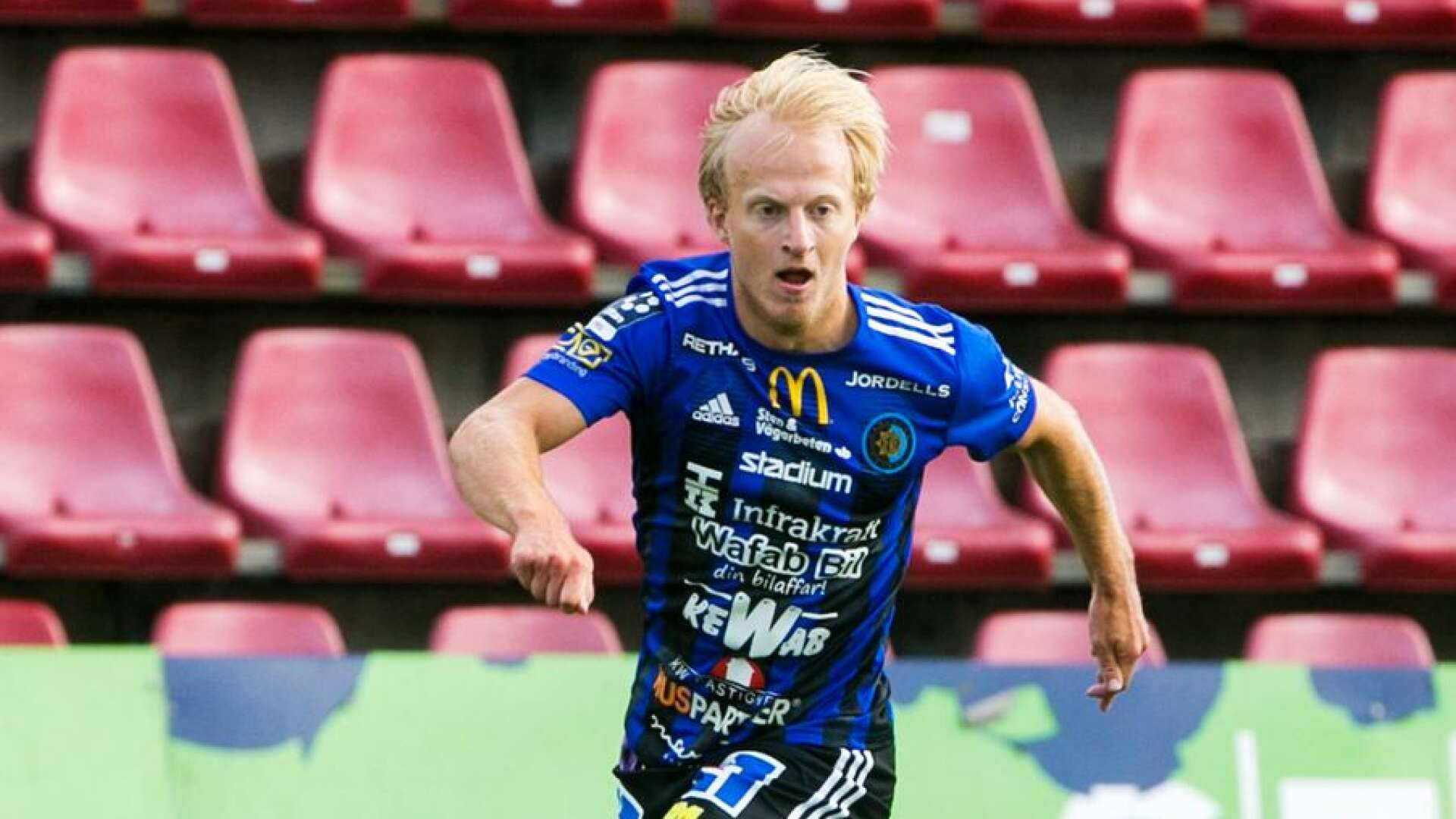 Oskar Alvers blev tvåmålsskytt och matchvinnare när Karlstad Fotboll studsade tillbaka.