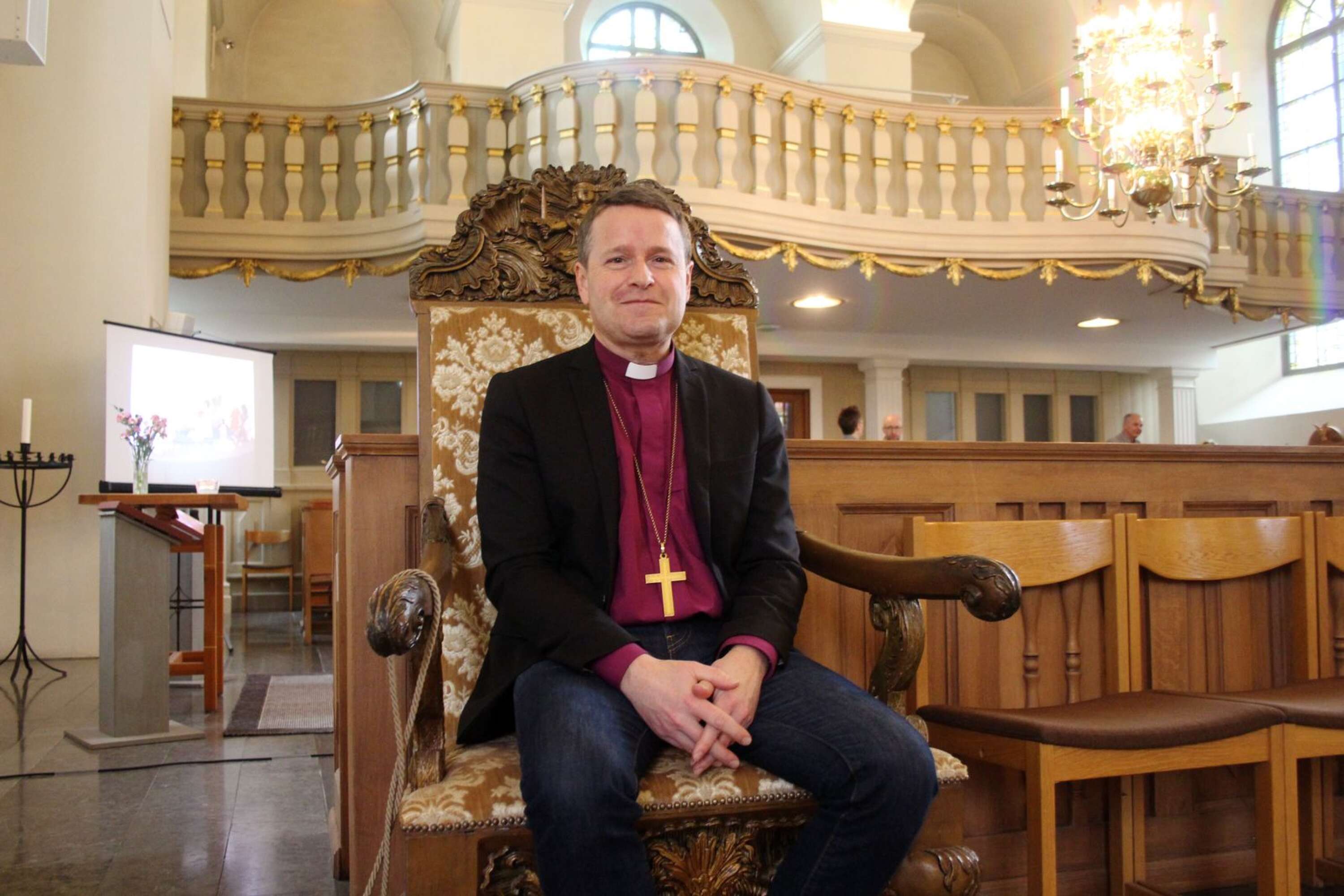 Biskop Sören Dalevi får inte möta besökarna live under årets Livet värt att leva, men frestar med tre välfyllda programkvällar, i form av talkshows.