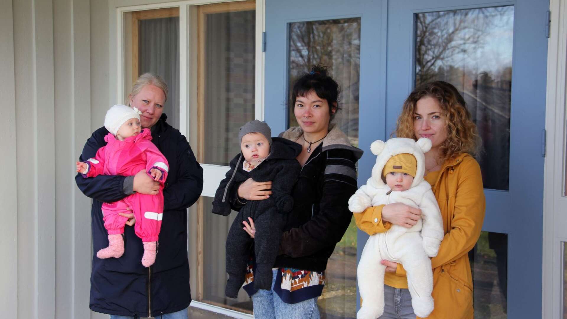 Föräldrarna Sandra Olsson, Emelie Wernborg och Naomi Pongolini förfärades över beslutet att stänga öppna förskolan i Färgelanda vid årsskiftet.