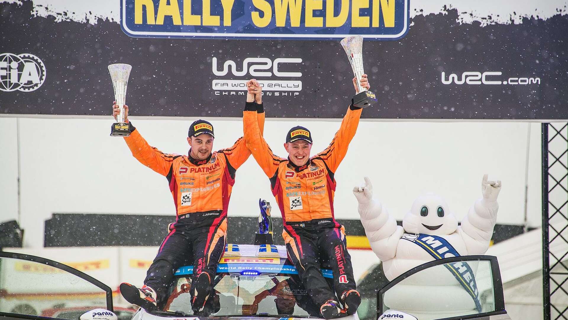 Johan Johansson och Dennis Rådström vann årets JVM-premiär i Svenska rallyt.