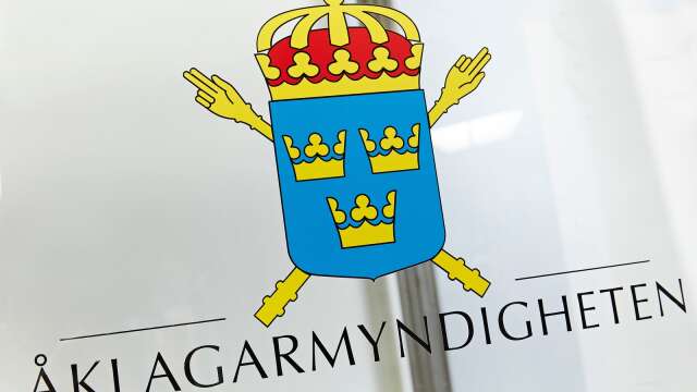 Polisutredningen efter knivbråket i centrala Åmål är åklagarledd.