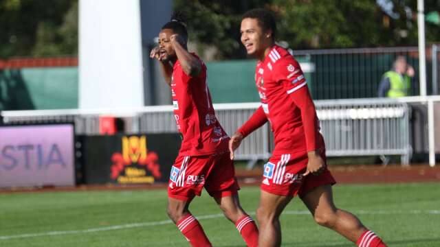 Azeez Temitope Yusuf och Darrell Kamdem Tibell efter 1–0-målet.
