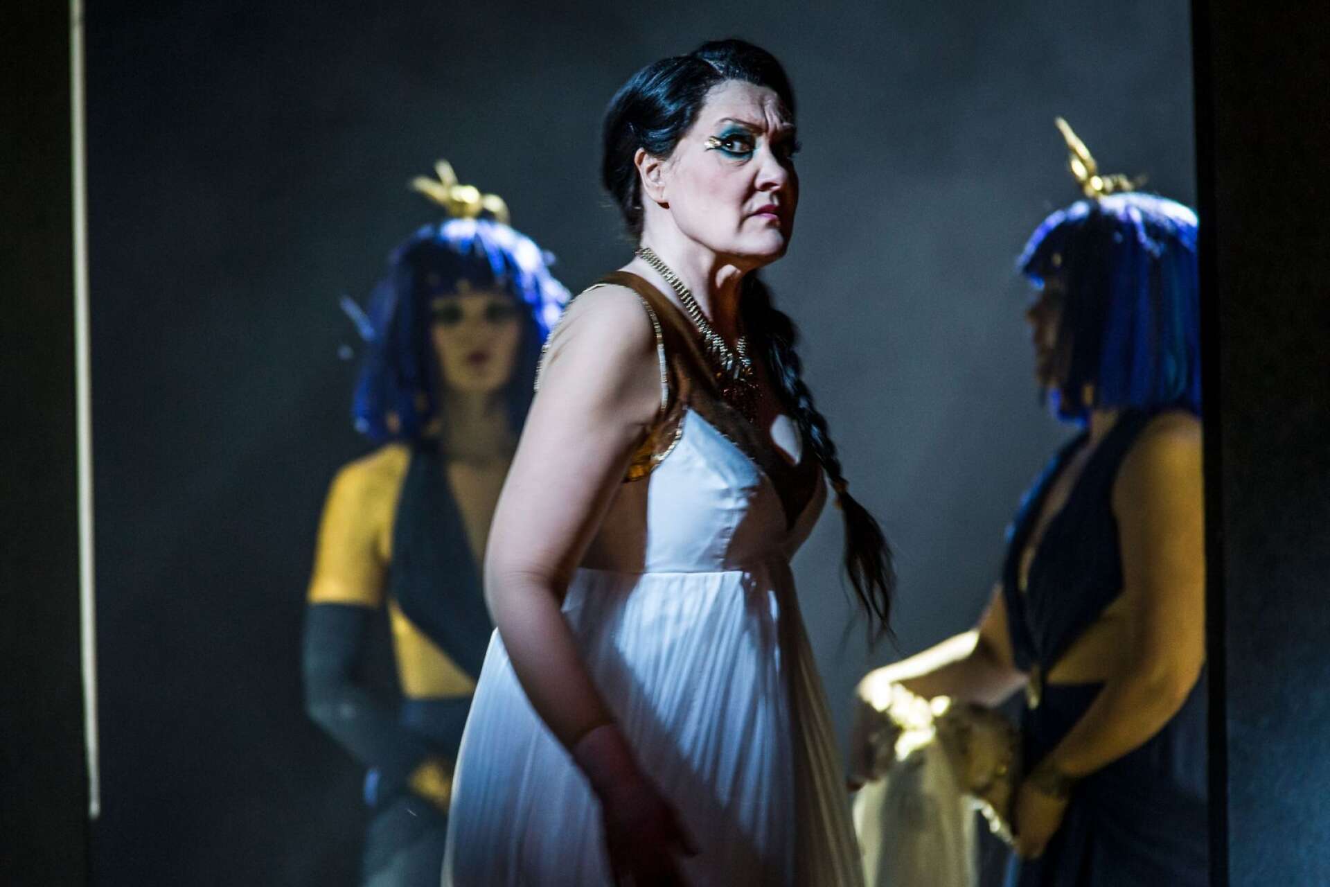 Martina Dike gör rollen som den egyptiska prinsessan Amneris, som gör en stor inre resa i Wermland operas uppsättning av Aida.