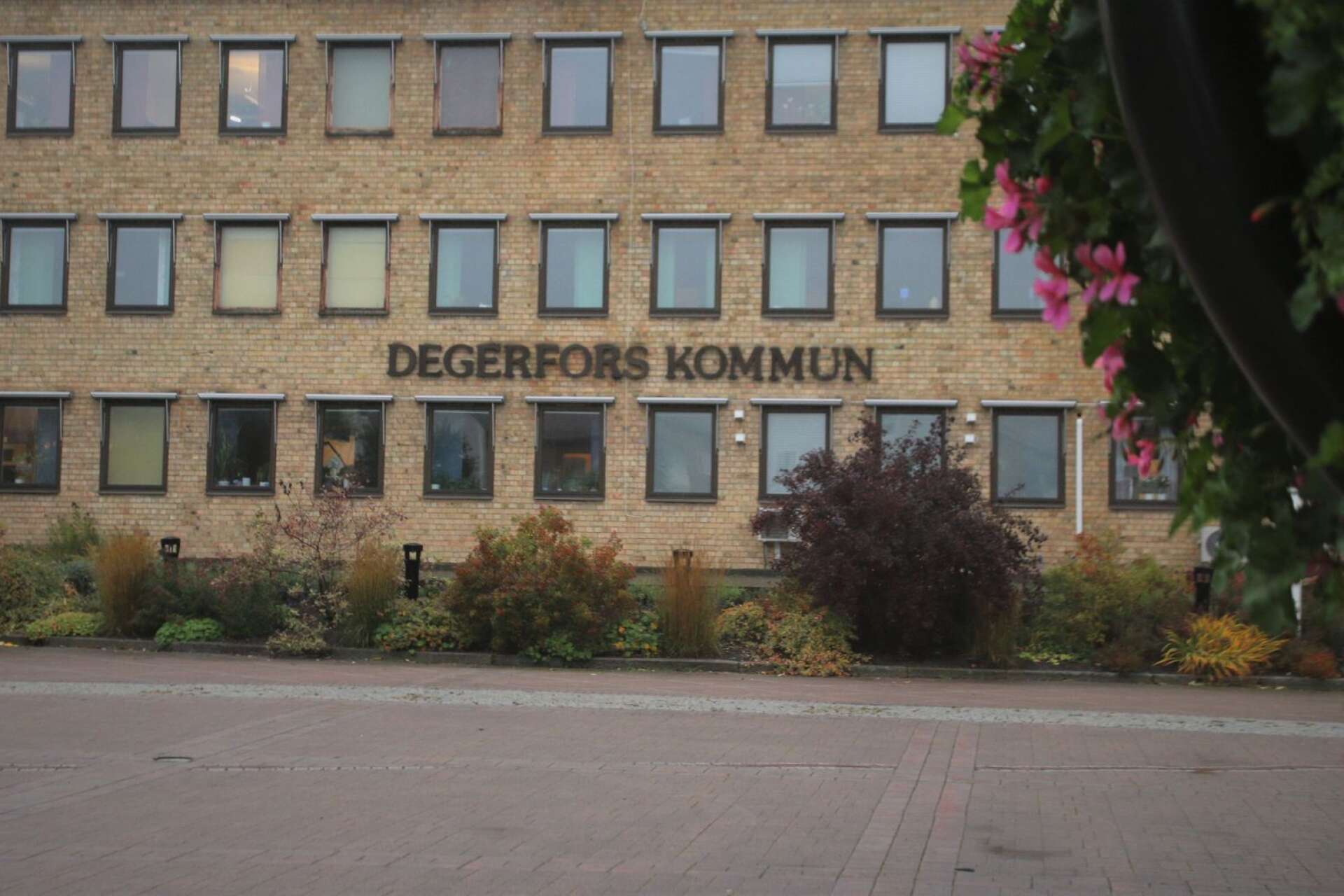 Föräldrarna är tacksamma för att kommunen lämnat besked att nu ändå skicka in en ansökan till den specialanpassade skolan i Örebro.