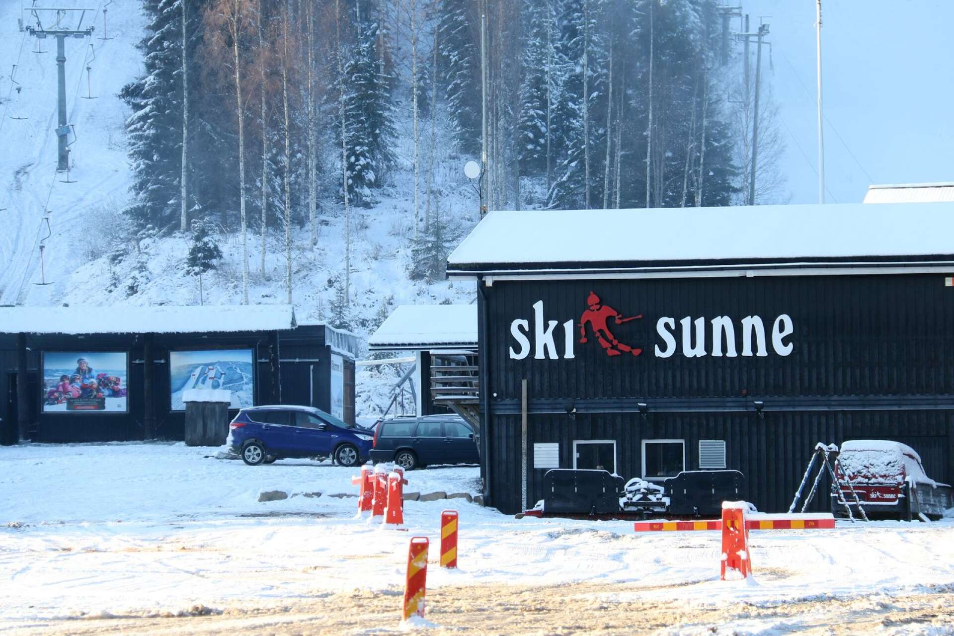 Tack vare kyla tidigare i vinter har Ski Sunne kunnat producera snö och hållit öppet under jul och nyår.