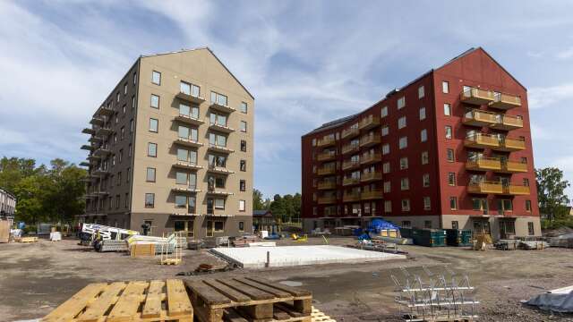 Hammarö kommun lider brist på hyreslägenheter. Det konstateras i det bostadsförsörjningsprogram som är ute på remiss. Vid Rögrindsvägen byggs emellertid 138 nya hyresrätter som blir inflyttningsklara under 2024.