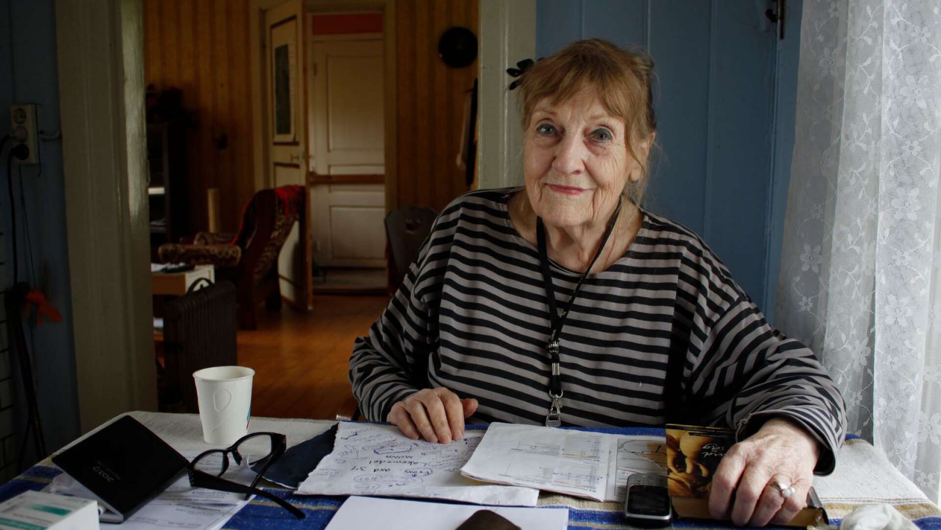 Författaren Mona Kalin bodde så sent som i somras i banvaktarstugan vid resecentrum. 