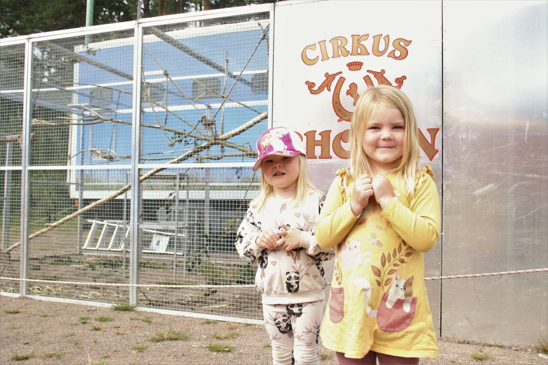 Bästisarna Meja Wettergren Johansson och Sigrid Alsin, båda fyra år, såg fram emot att cirkus tillsammans.