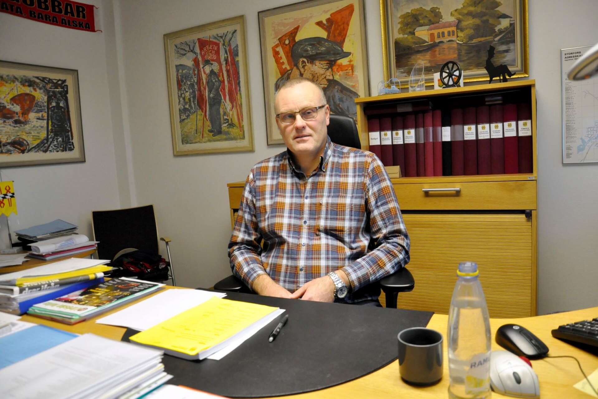 Hans Jildesten, ordförande i stiftelsen Björkåsen och socialdemokratiskt kommunalråd i Storfors, försvarar fastighetsaffärerna.