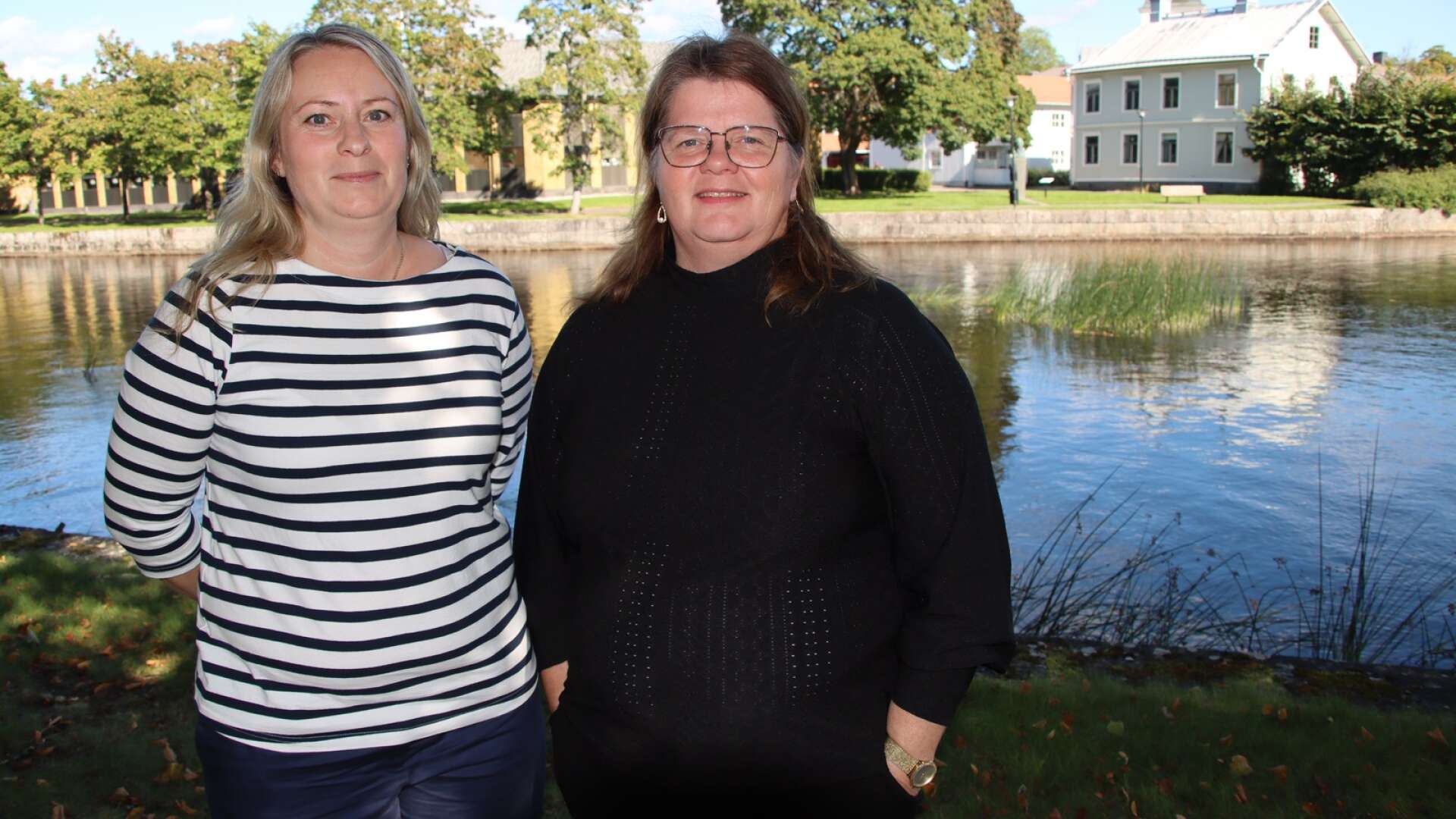 Lena Andersson Dahlberg (S) (till vänster) och Åsa Hååkman Eriksson (S) tycker att det är hög tid att sätta bollen i rullning för ett av partiets vallöften, att investera i ett nytt trygghets- och särskilt boende i Lesjöfors.