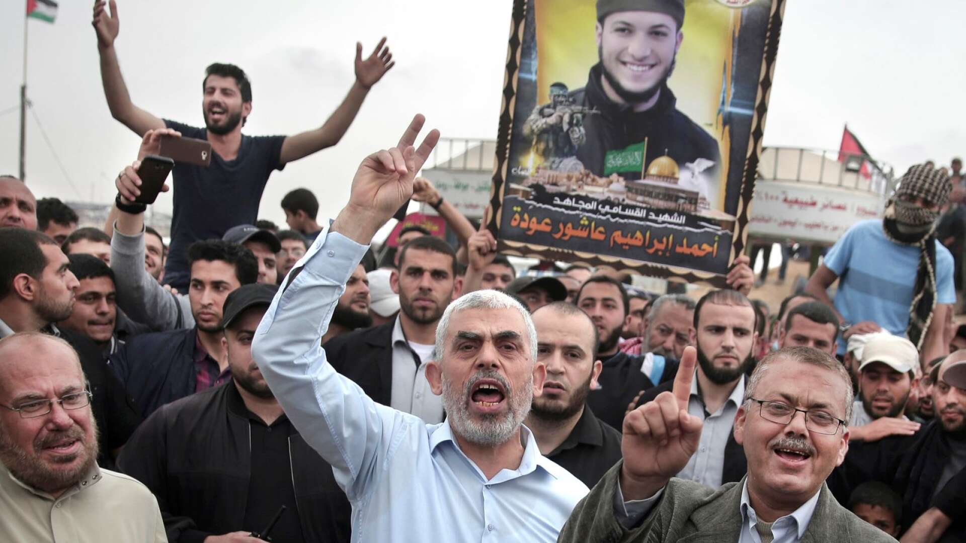 Hamasledaren i Gaza, Yahya Sinwar, under ett annat besök vid gränsen mot israel den 10 april 2018.