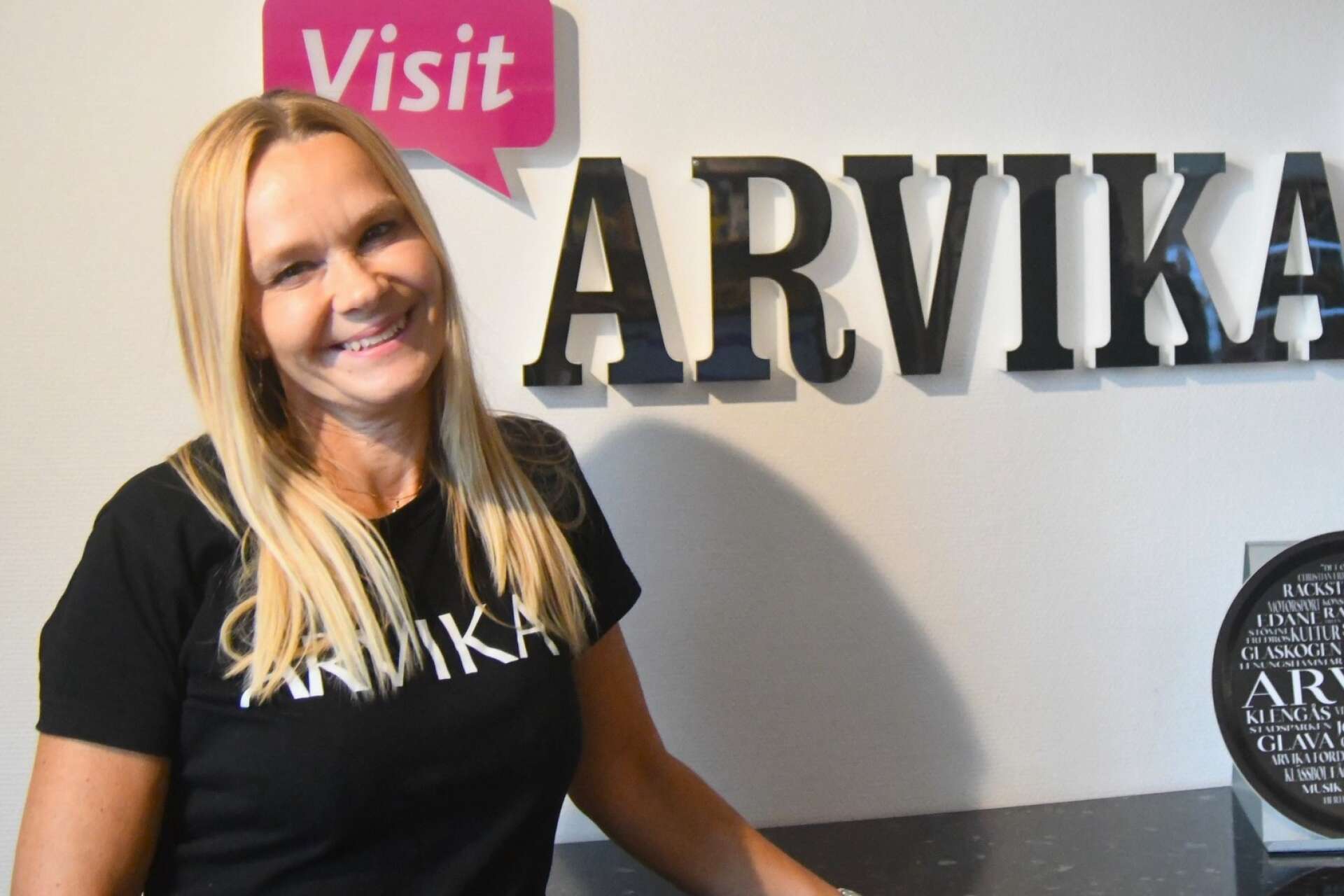Vivi Appelqvist är turistchef i Arvika. Hon tycker att man kan se både ock på planerna på ett nytt hotell i stan. 