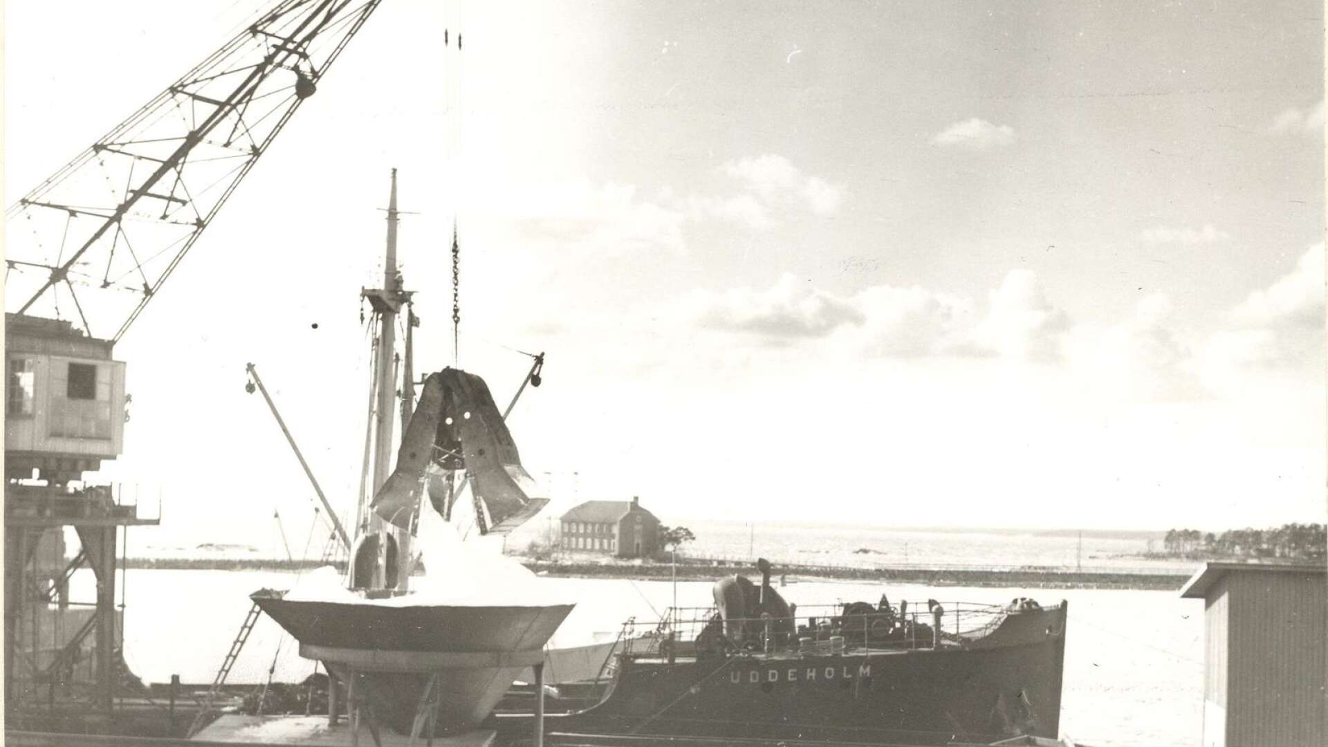Saltlossning i Skoghall. Bilden är tagen 1949.