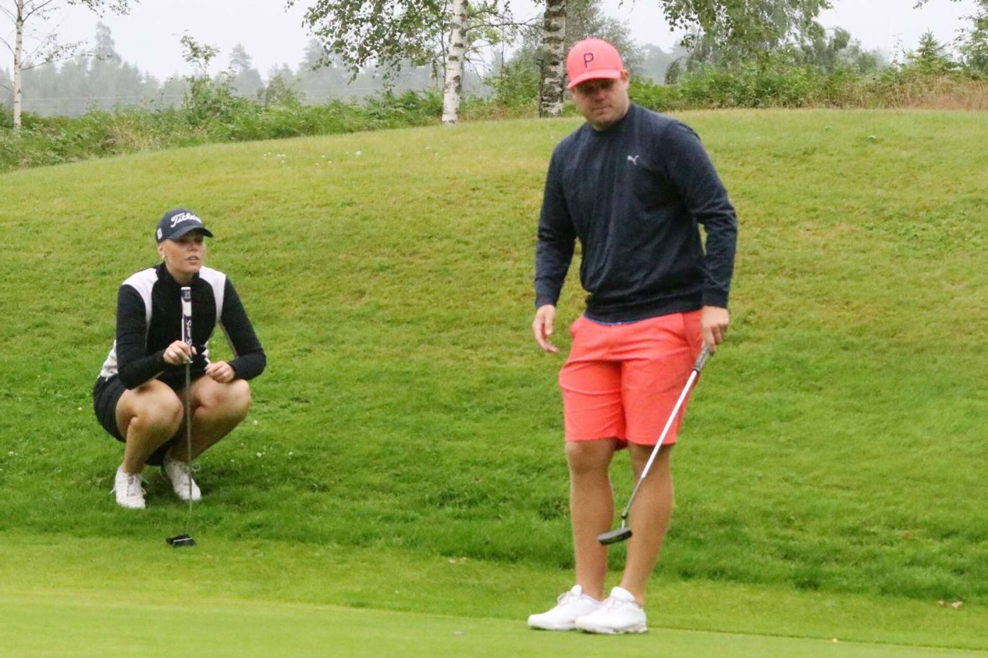 Golfproffset Jessica Karlsson, som nyligen blev tvåa på en Europatourtävling i tyska Potsdam, tävlade tillsammans med sin tränare och bror Kristoffer Karlsson i parscramblen som avslutade Forsbackaveckan.
