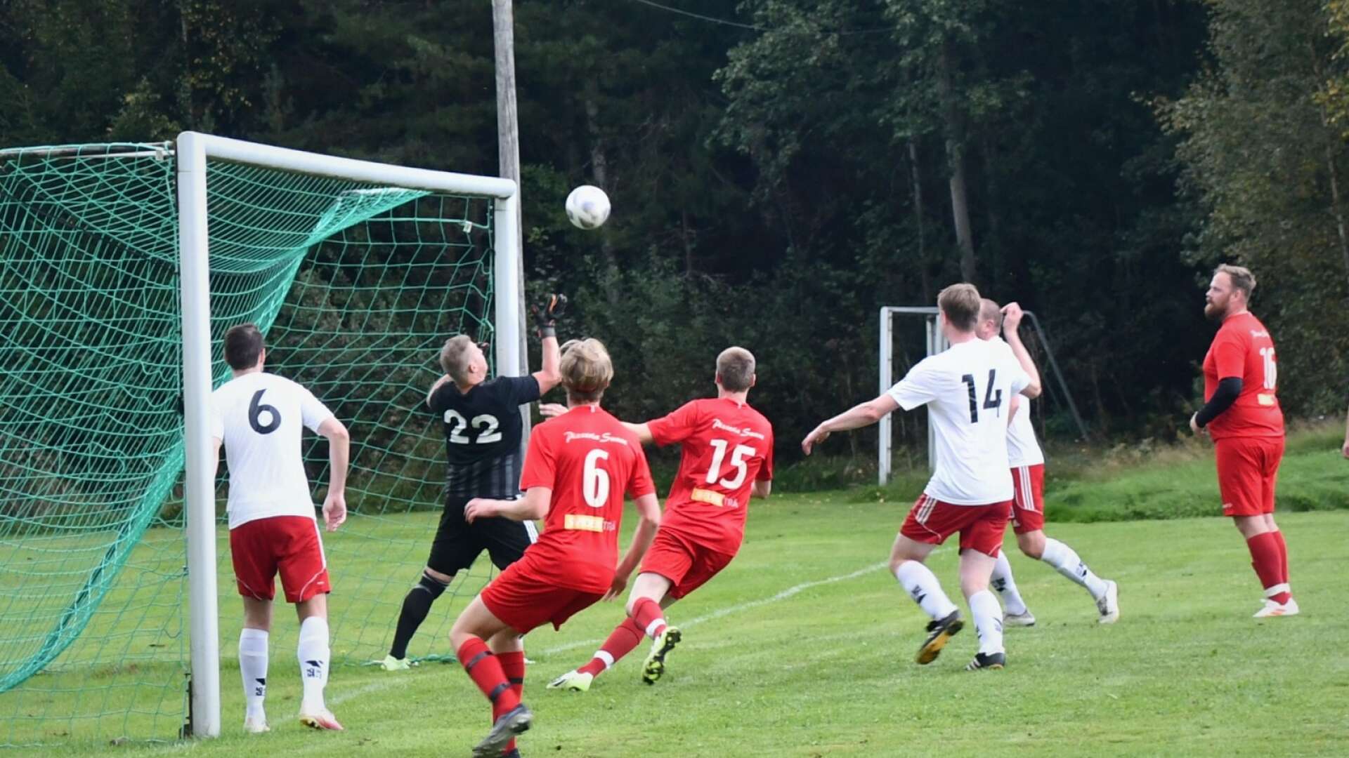 ÄFF U:s målvakt ledde sitt lag till seger i bortamatchen mot Bäckalund som därmed gick miste om viktiga poäng i tabelltoppen.