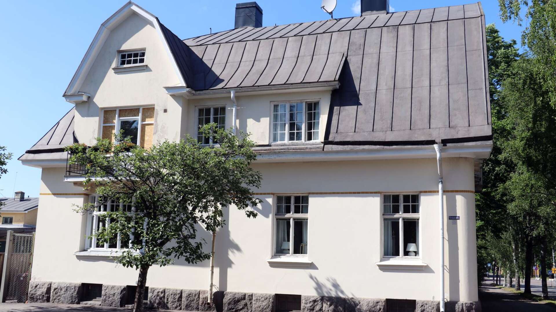 Carita och Kejll Svensson bor i den vackra disponentvillan på hörnet av Asphyttegatan och Värmlandsgatan. 