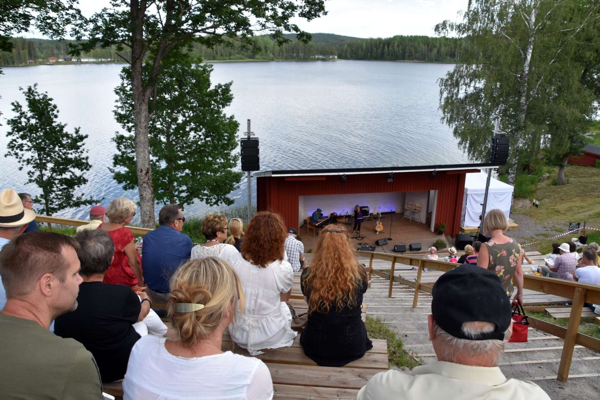 Stavnäs visfestival brukar locka en hel del publik.